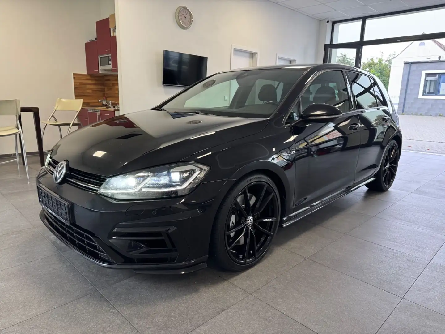 Volkswagen Golf VII R 4M-Akrapovic-Virtual-Performance-Pano Schwarz - 1