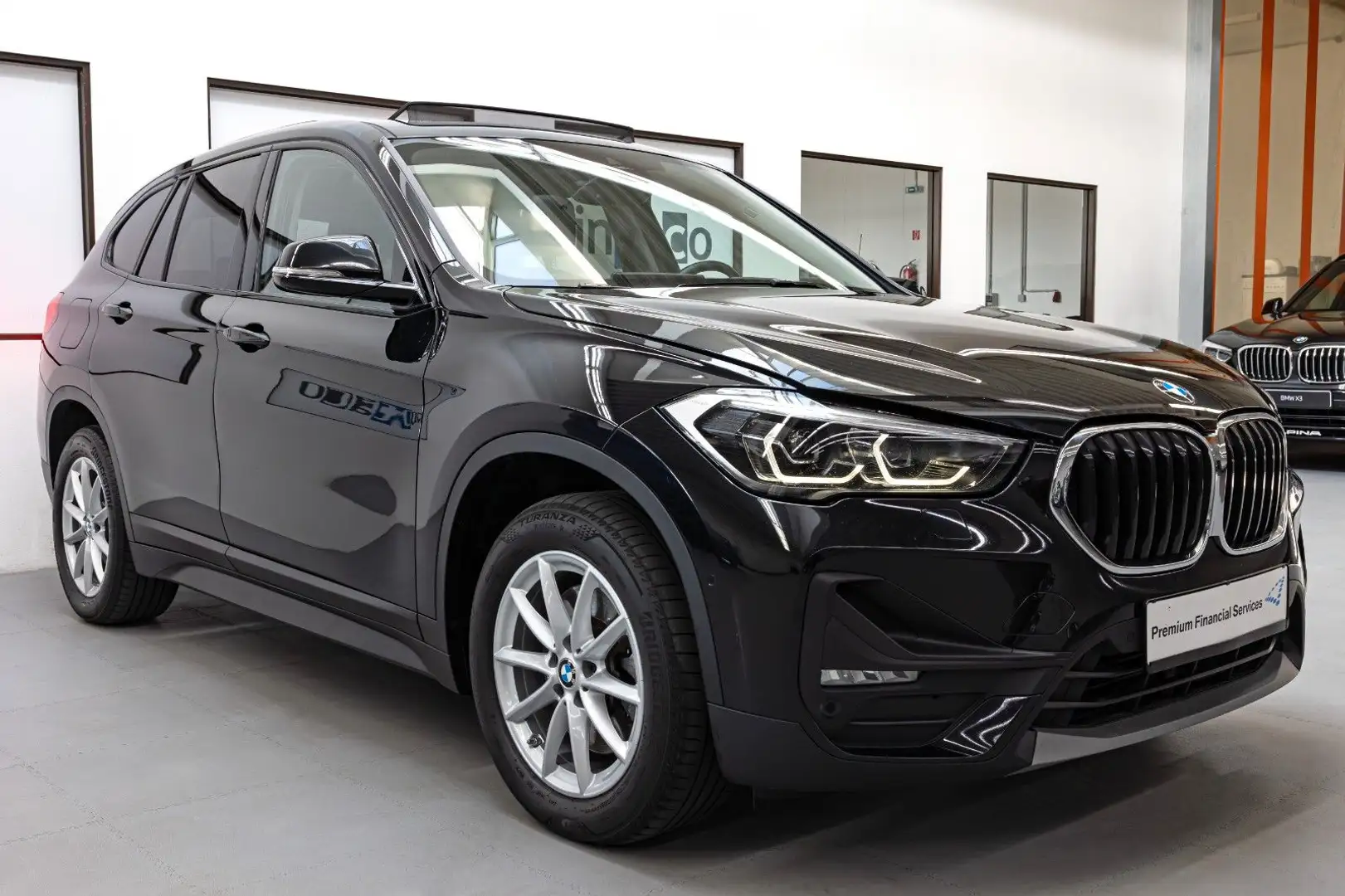 BMW X1 20xd Advantage LED Navi+ H&K DrivAss AHK uvm! Zwart - 2