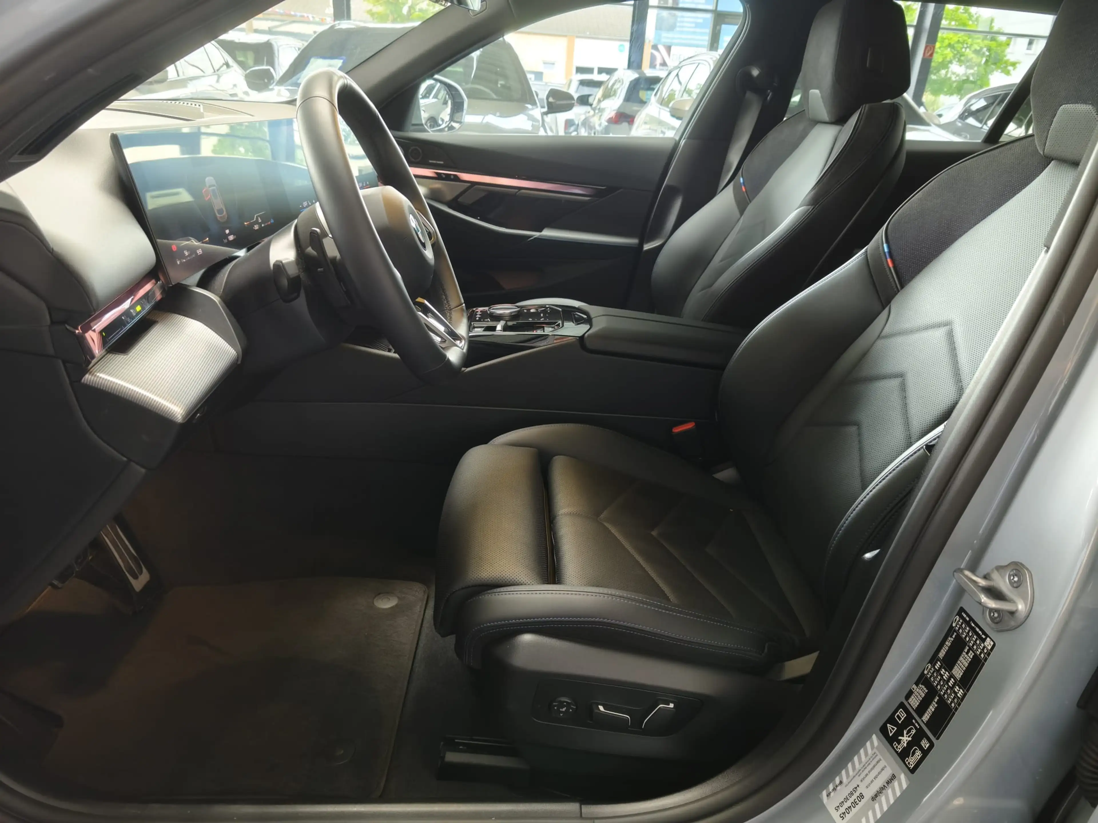 BMW 520 d xDrive M Sport Tour AHK/RFK/H&K/ACC/20" — photo 8