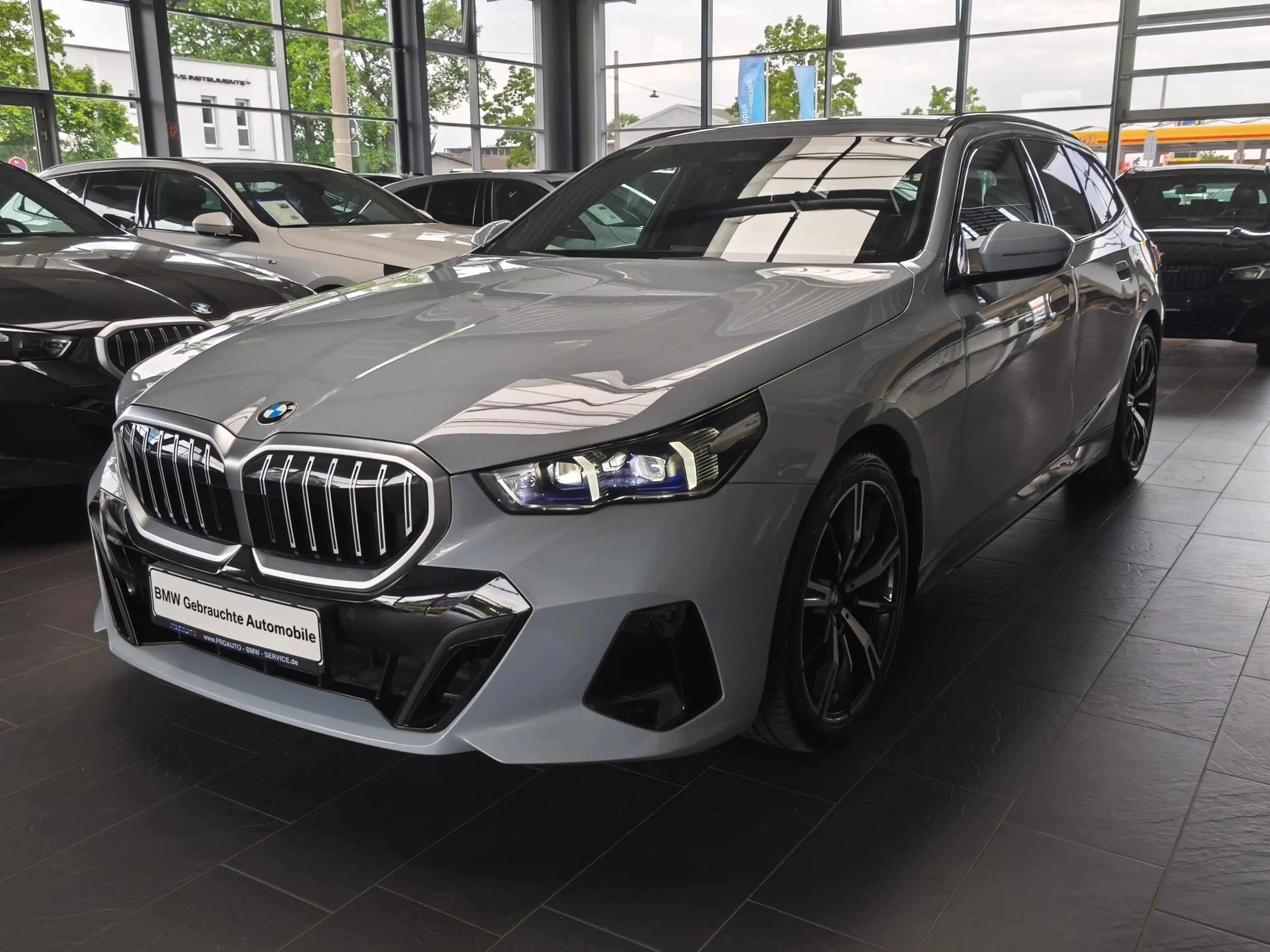BMW 520 d xDrive M Sport Tour AHK/RFK/H&K/ACC/20" — photo 3