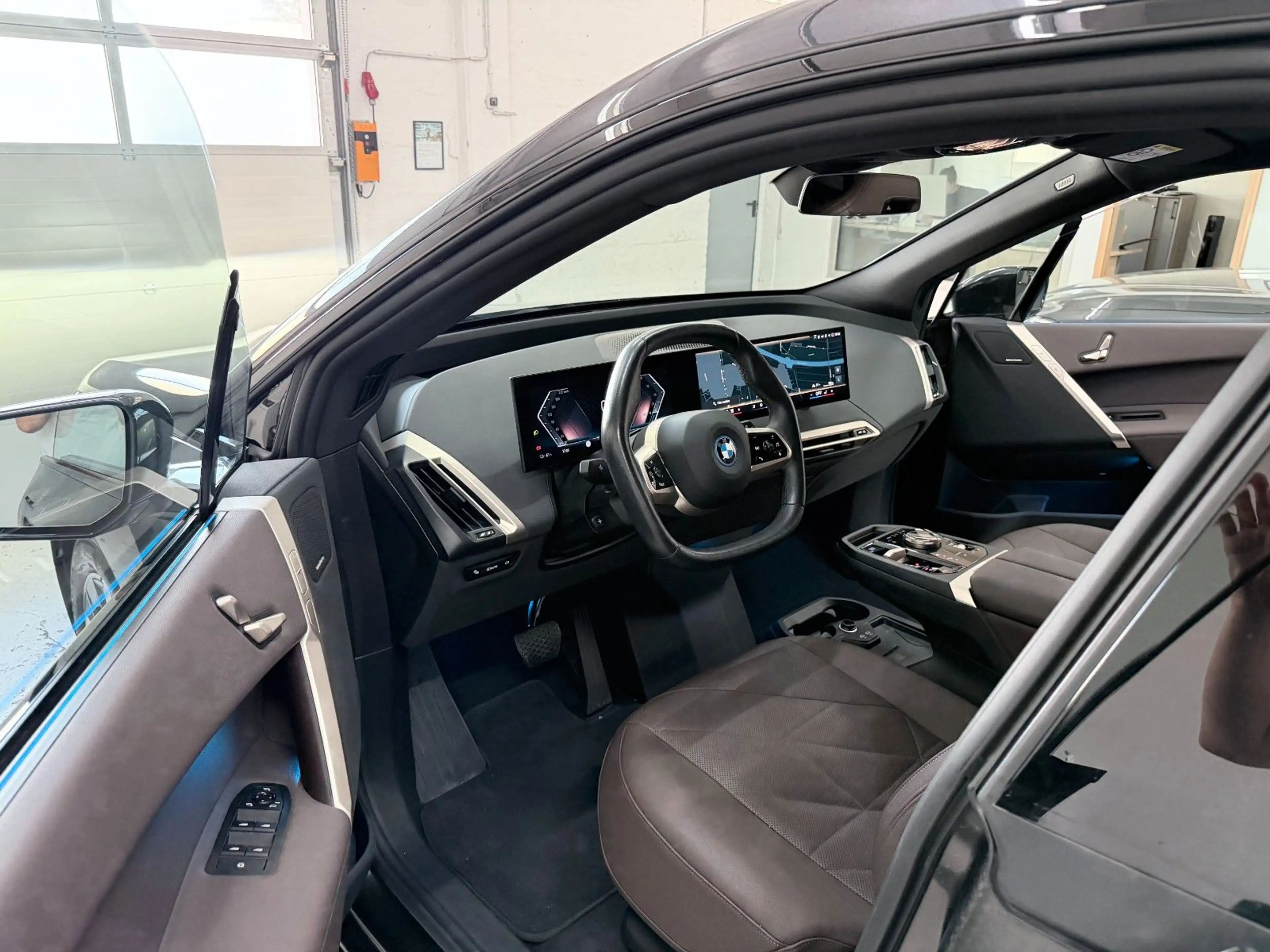 BMW iX 40 Sport Keyless-Go Leder Driving As Pro. H&K — photo 7