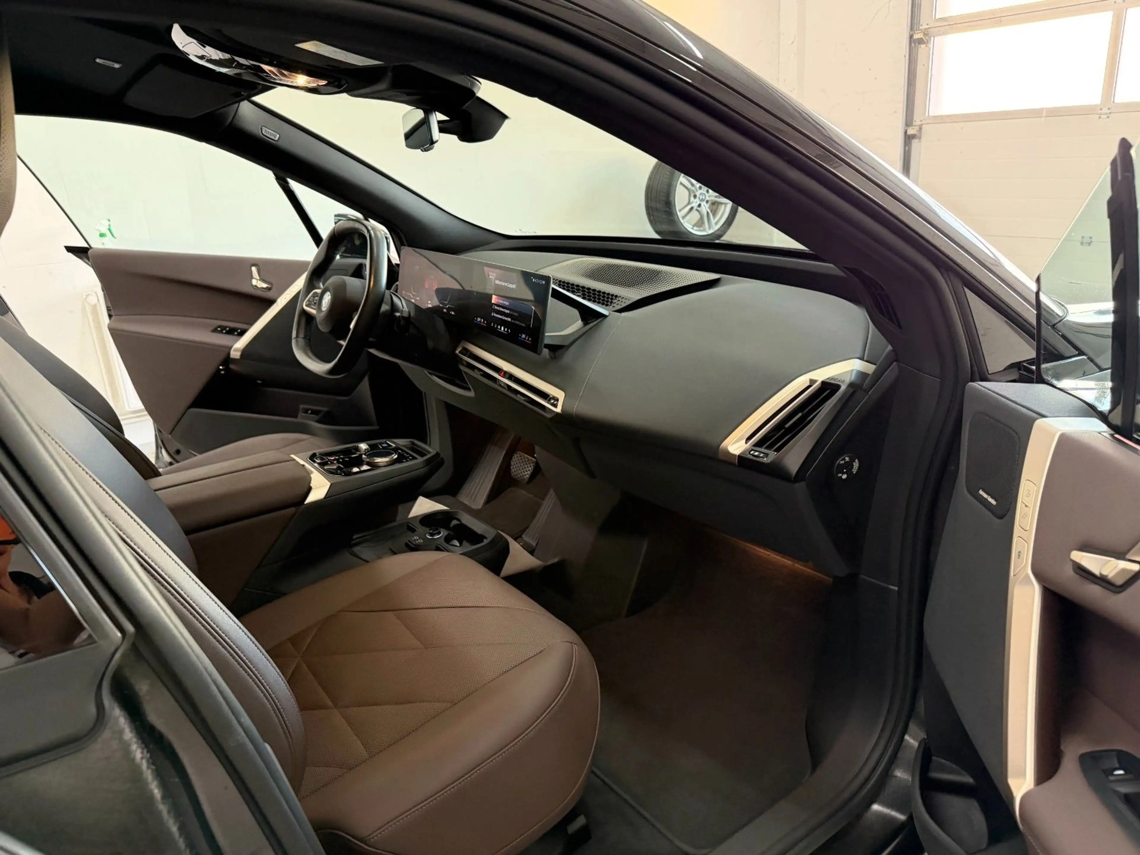 BMW iX 40 Sport Keyless-Go Leder Driving As Pro. H&K — photo 11