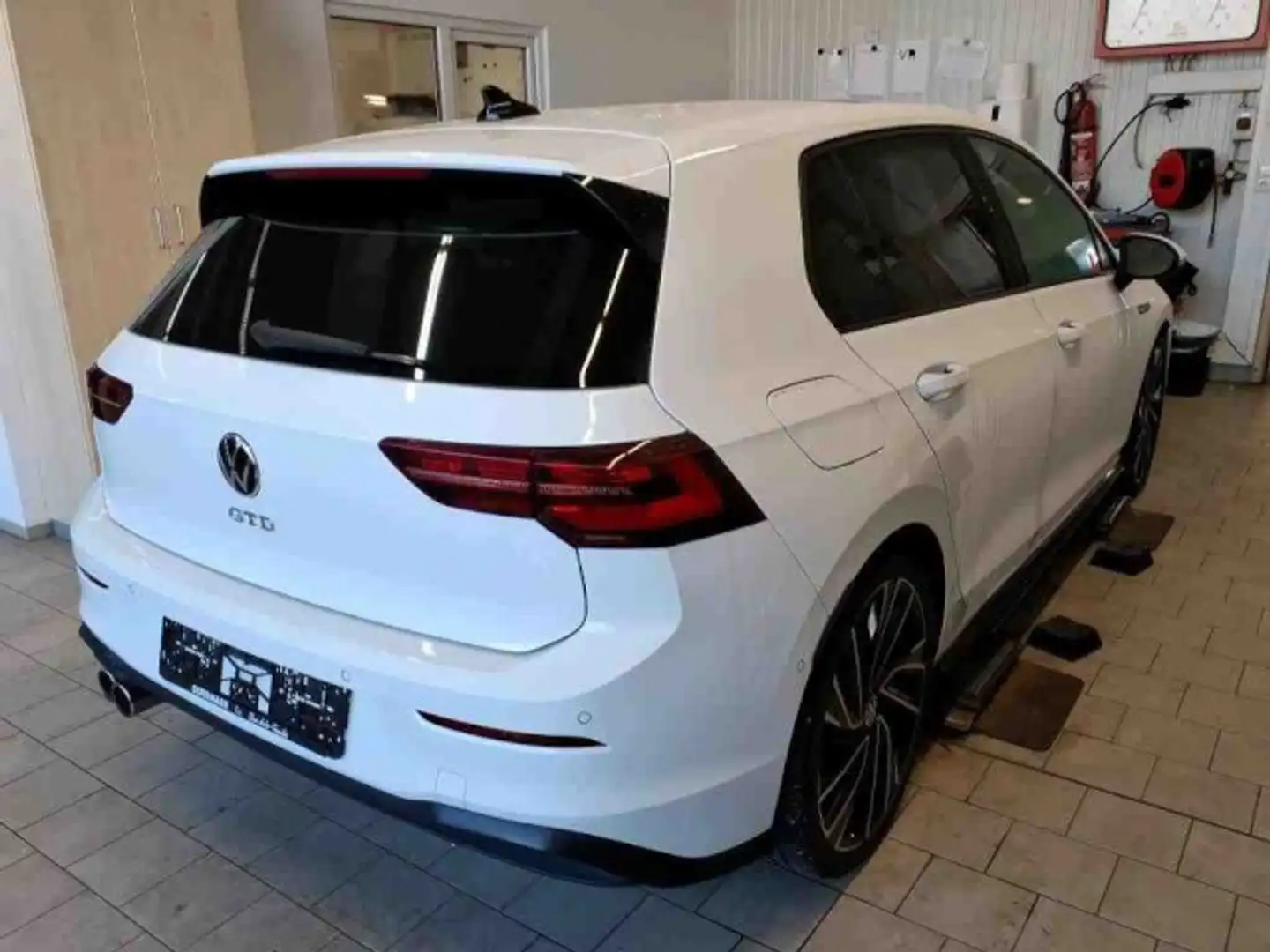 Volkswagen Golf VIII GTD 2.0 TDI DSG Panorama Klima Navi Weiß - 2