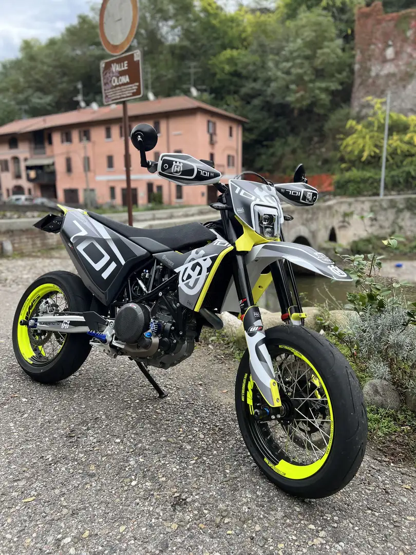 Husqvarna 701 Supermoto - 1