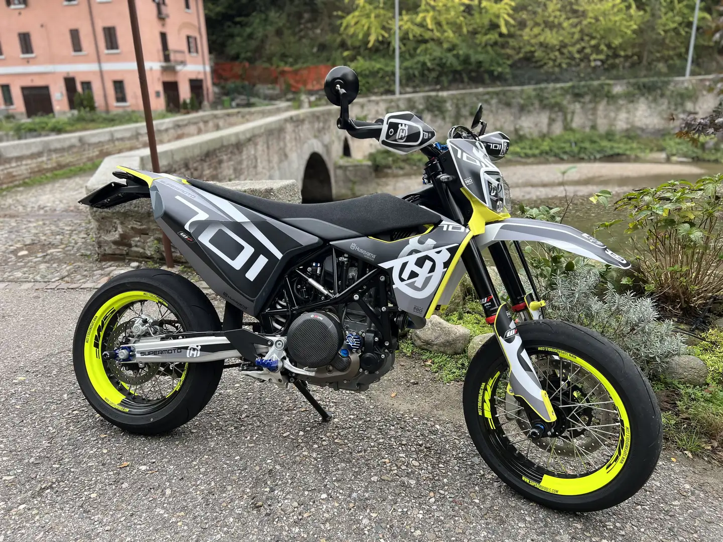 Husqvarna 701 Supermoto - 2