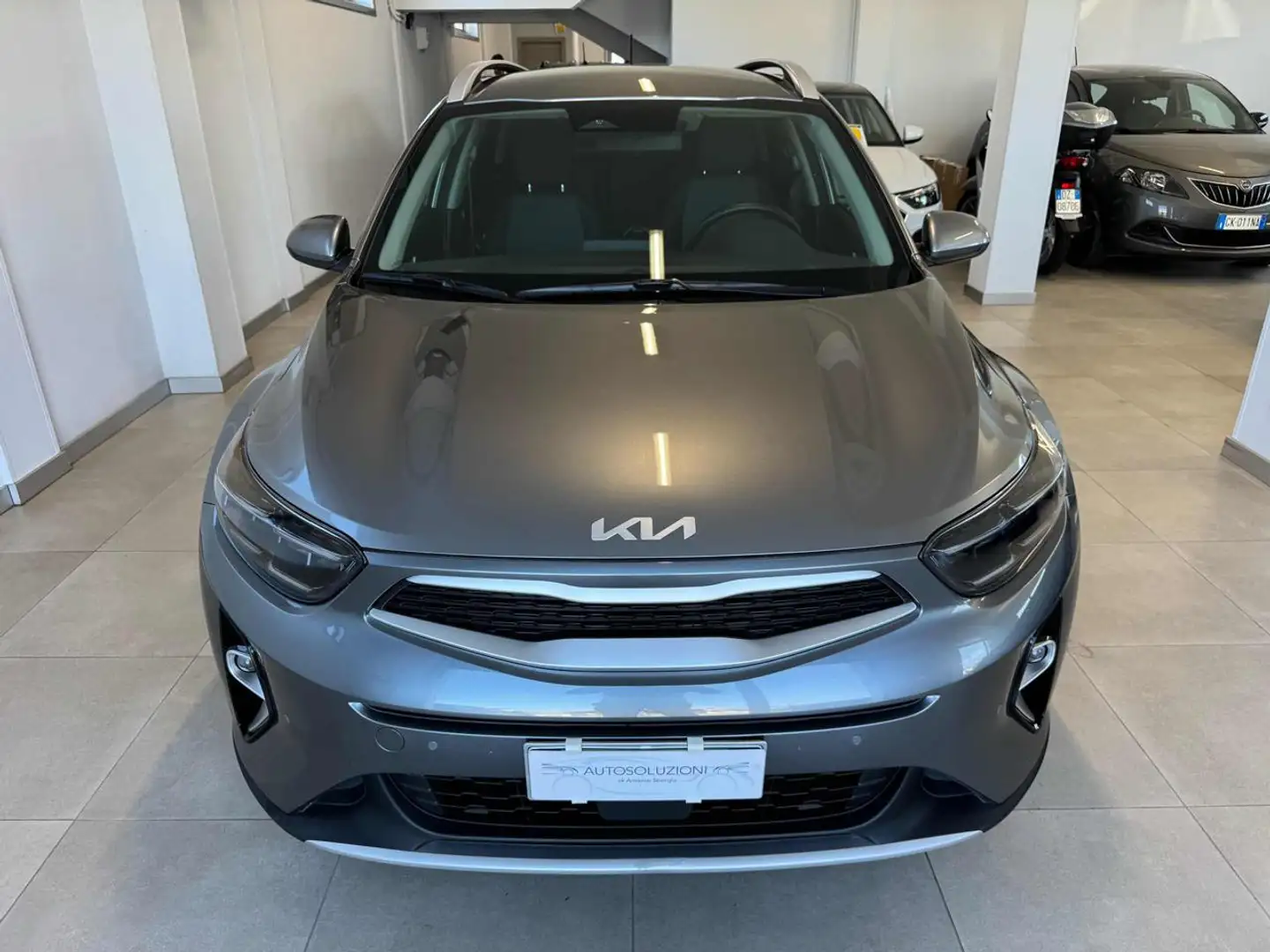 Kia Stonic 1.2 DPI Urban Grigio - 2