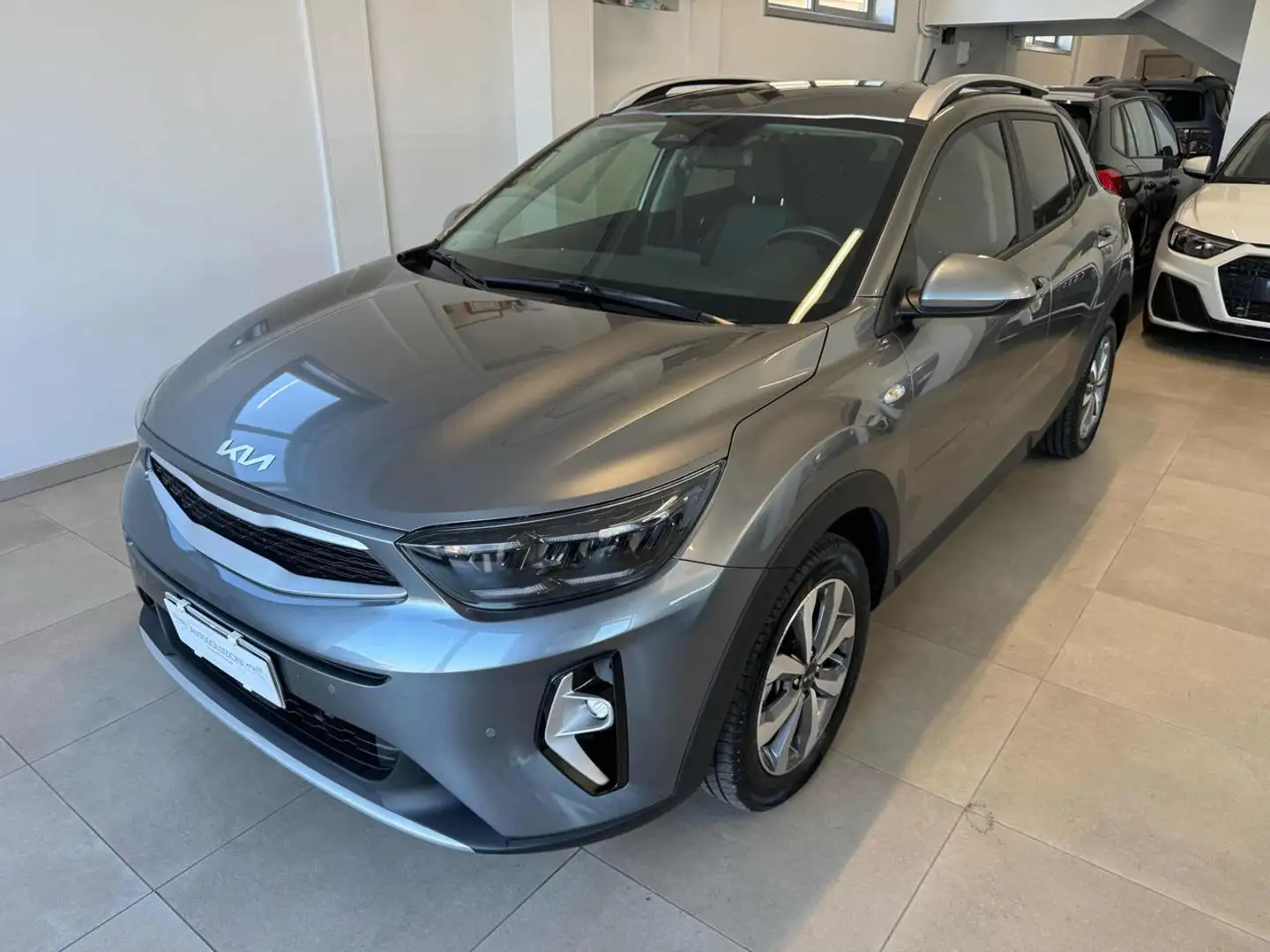 Kia Stonic 1.2 DPI Urban Grigio - 1