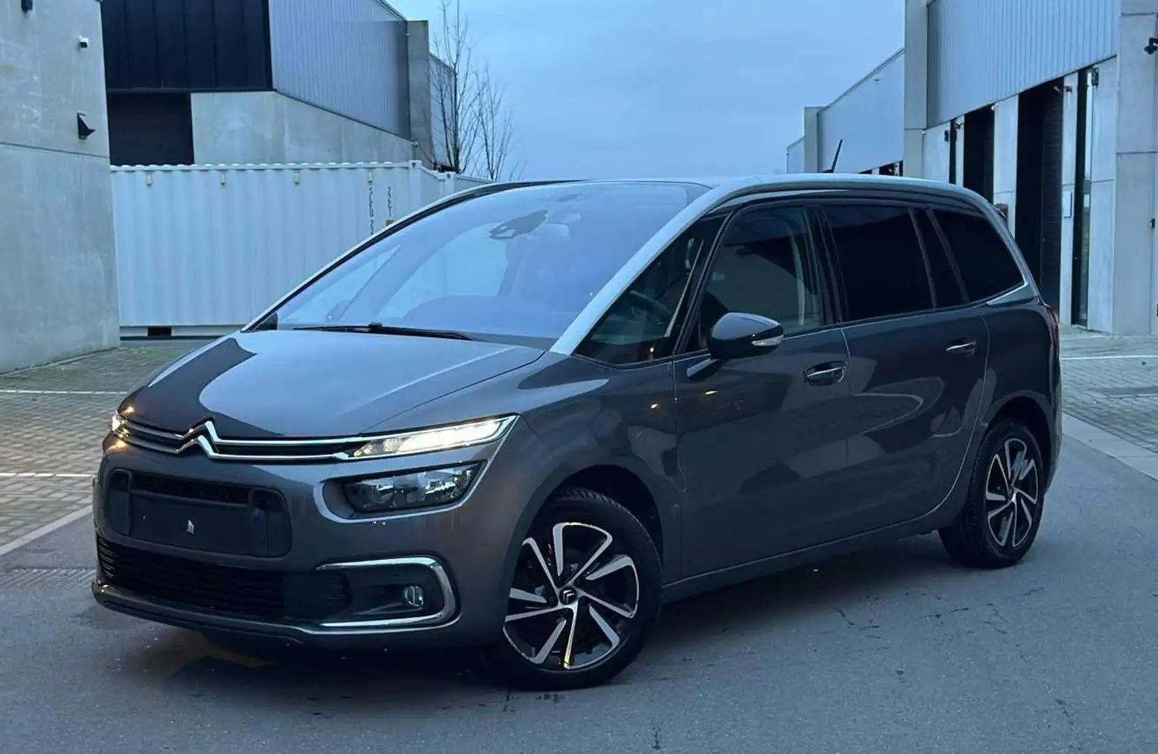 Citroen Grand C4 SpaceTourer 1.2 Shine EAT8 7 Places 67K km *TVA* Distri OK! Gris - 1