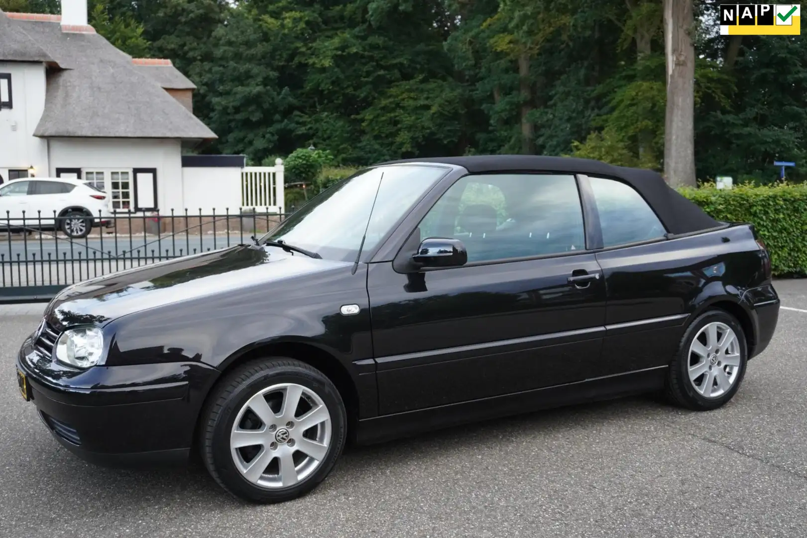 Volkswagen Golf Cabriolet 2.0 Highline Airco Nederlandse Auto Nero - 1