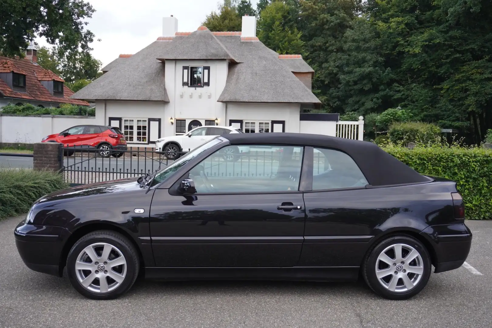 Volkswagen Golf Cabriolet 2.0 Highline Airco Nederlandse Auto Nero - 2