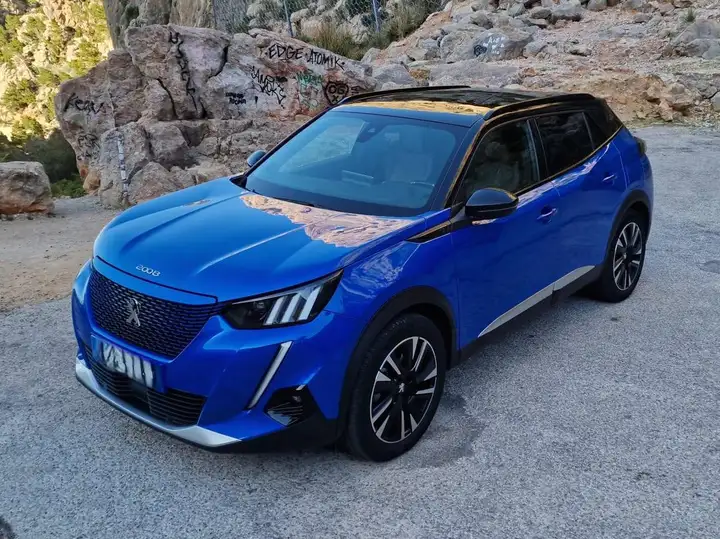Peugeot 2008 GT Pack Eléctrico 2020, foto 4