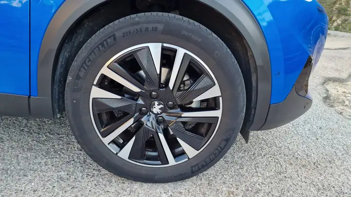 Peugeot 2008 GT Pack Eléctrico 2020, foto 12