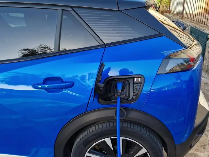 Peugeot 2008 GT Pack Eléctrico 2020, foto 13