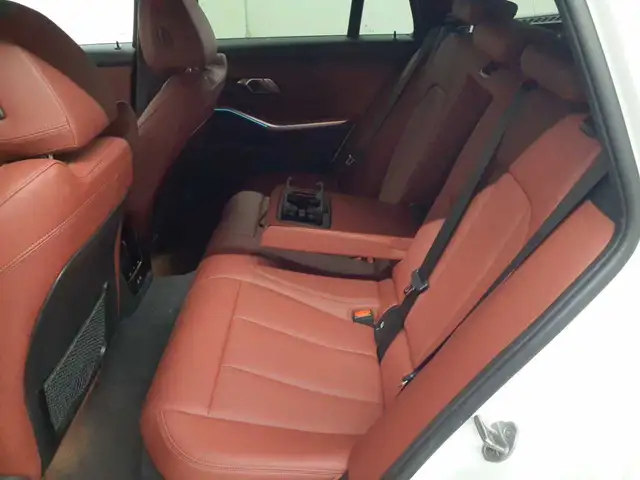 BMW 3 Series view 5