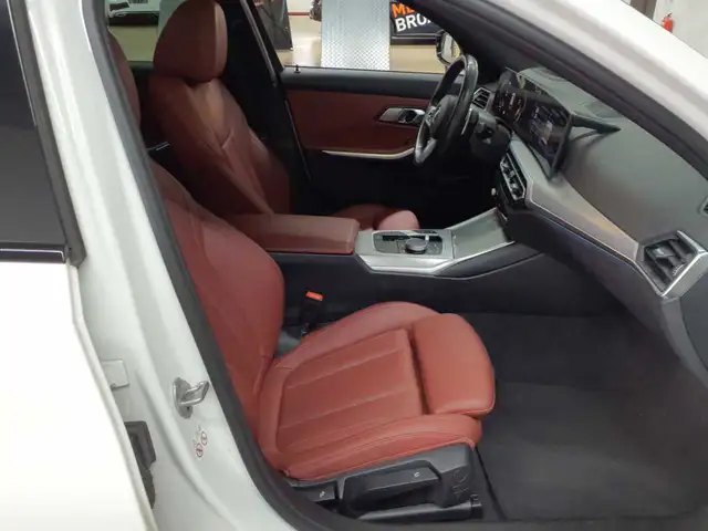 BMW 3 Series view 14
