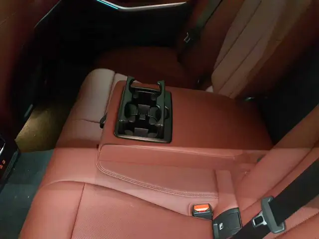 BMW 3 Series view 6