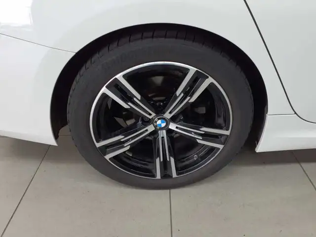 BMW 3 Series view 13