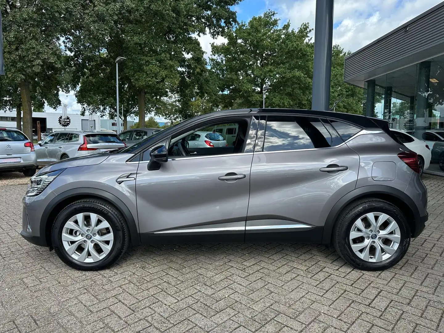 Renault Captur 1.6 E-Tech Plug-in Hybrid 160 Intens, Automaat, Tr Gris - 2