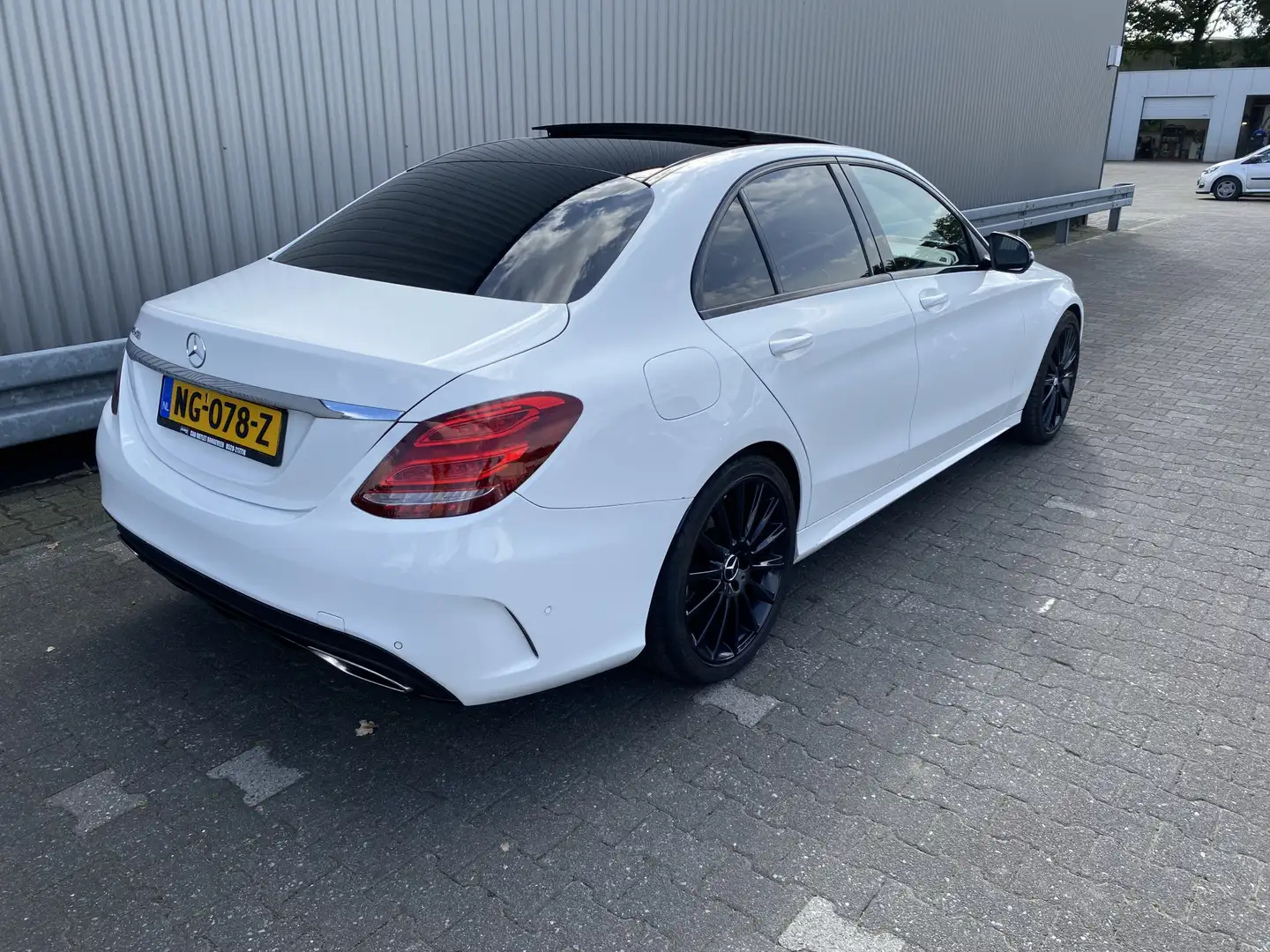 Mercedes-Benz C 180 AMG Sport Edition Leer, Clima, Pano, Navi, Burmest Wit - 2