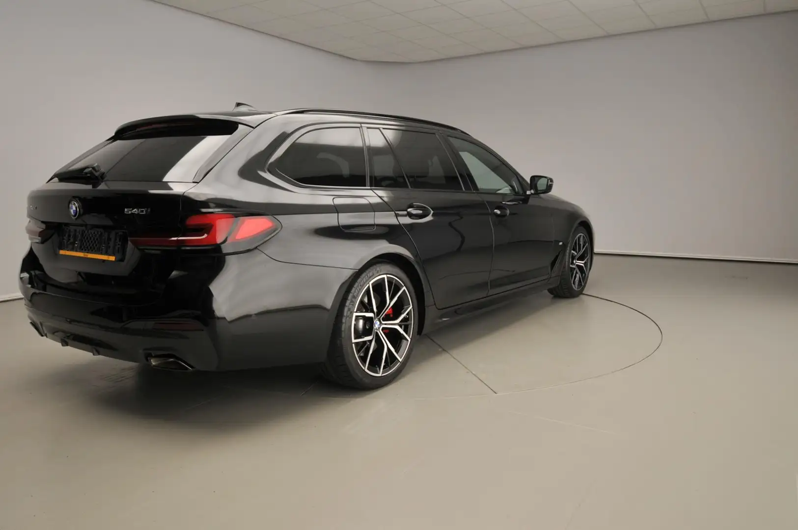BMW 540 5 Serie Touring 540i xDrive | M-sportpakket | Lase Noir - 2