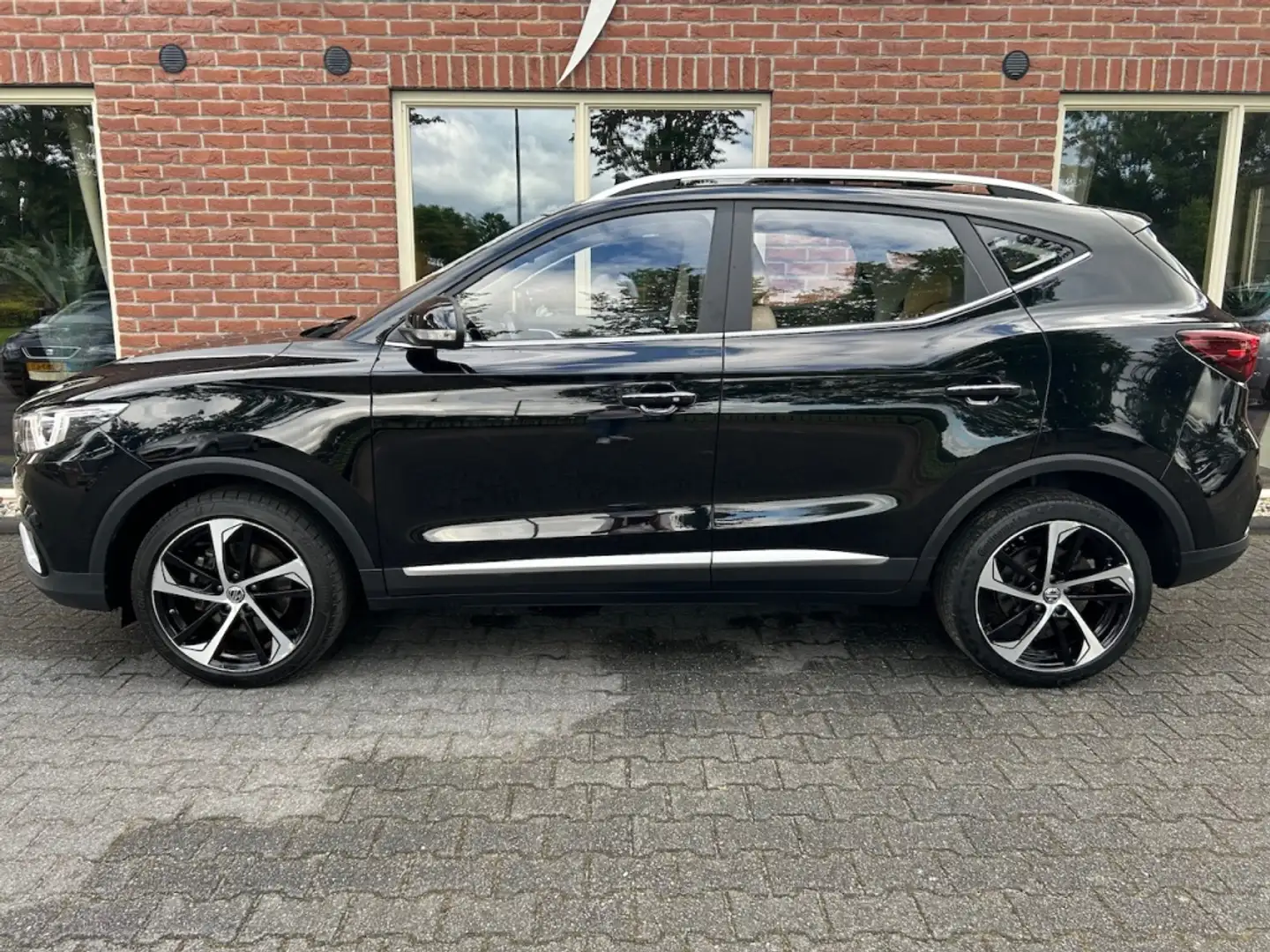 MG ZS MG EV Luxury 45 kWh PANODAK / LEER / STOELVERW. / Zwart - 2