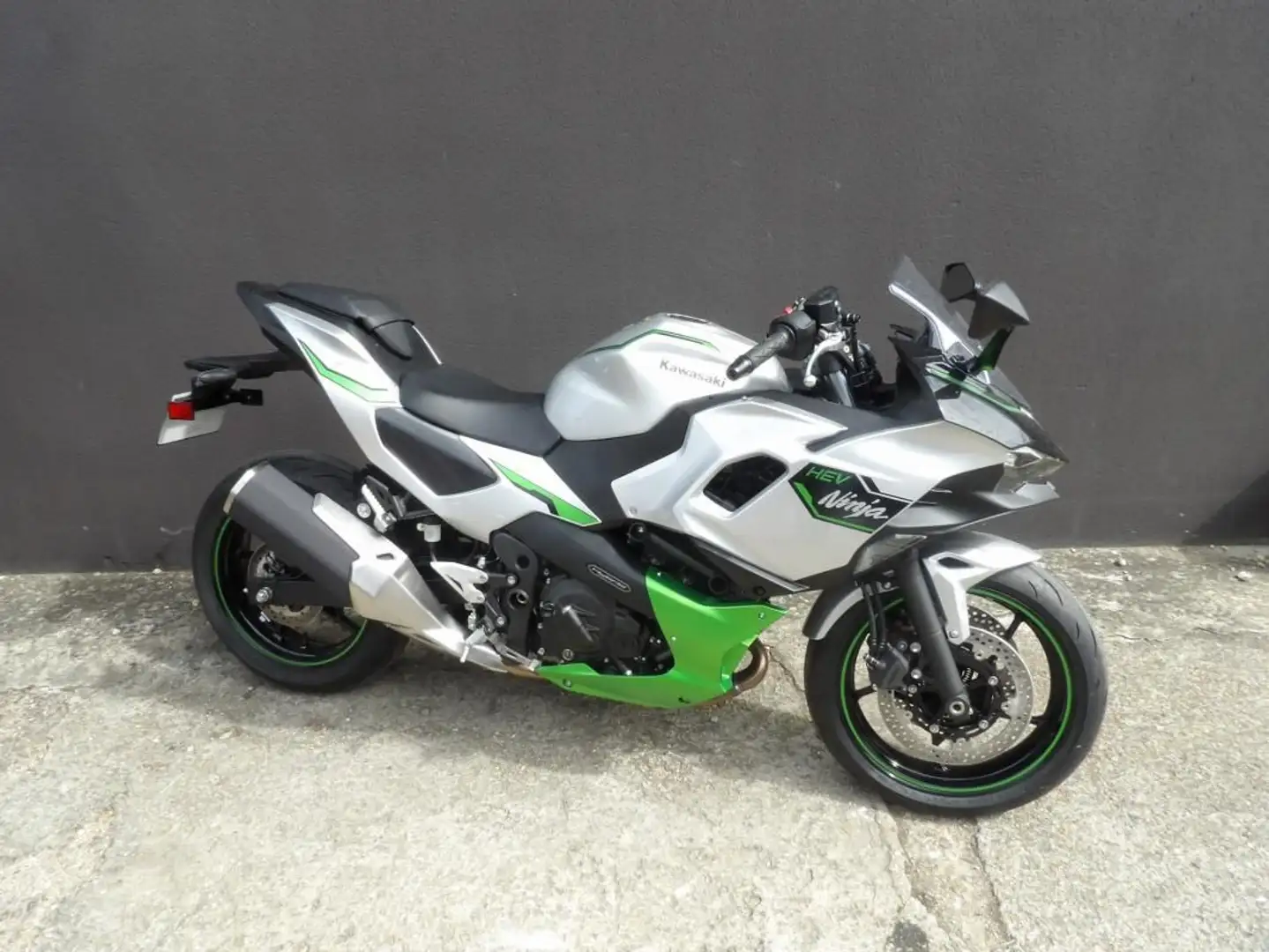 Kawasaki Ninja 7 Hybrid - 1