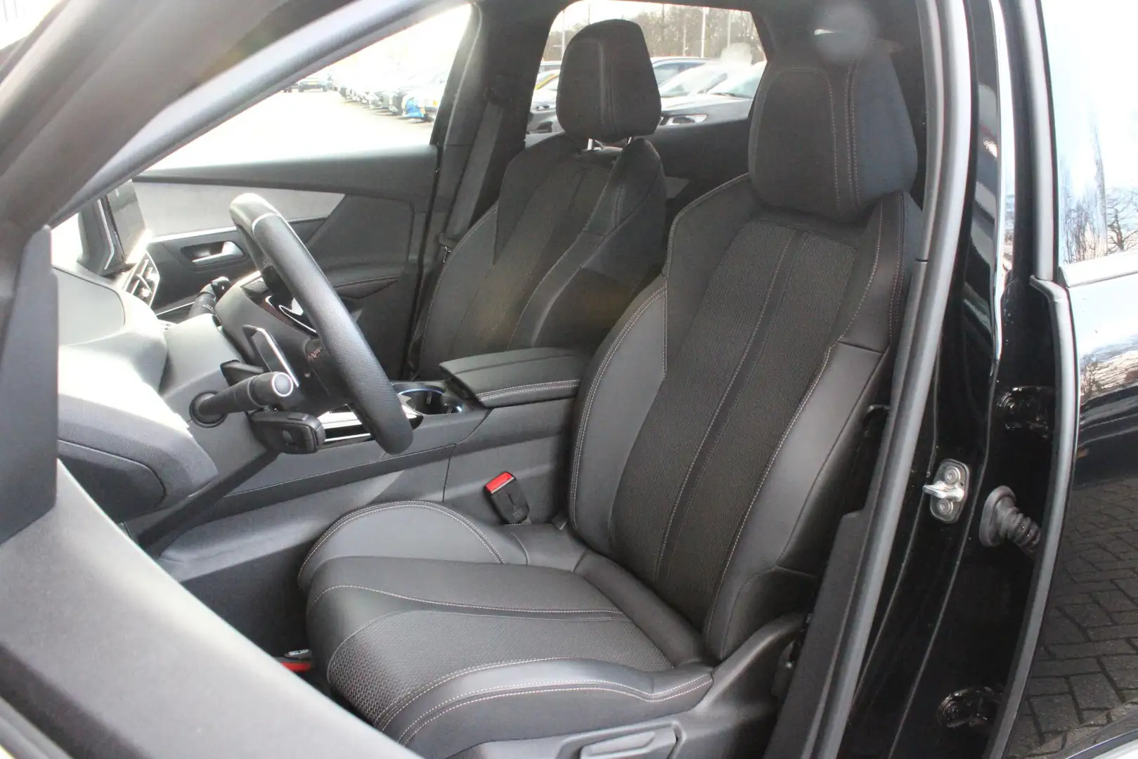 Peugeot 3008 1.2 Hybrid 136PK GT | 360° CAMERA | NAVIGATIE | AD Zwart - 2
