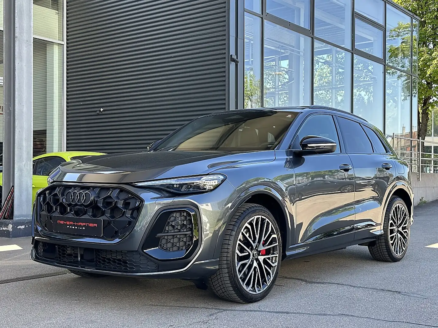 Audi Q5 TFSI e-Hybrid 220kW PHEV quattro S-tronic Grau - 2