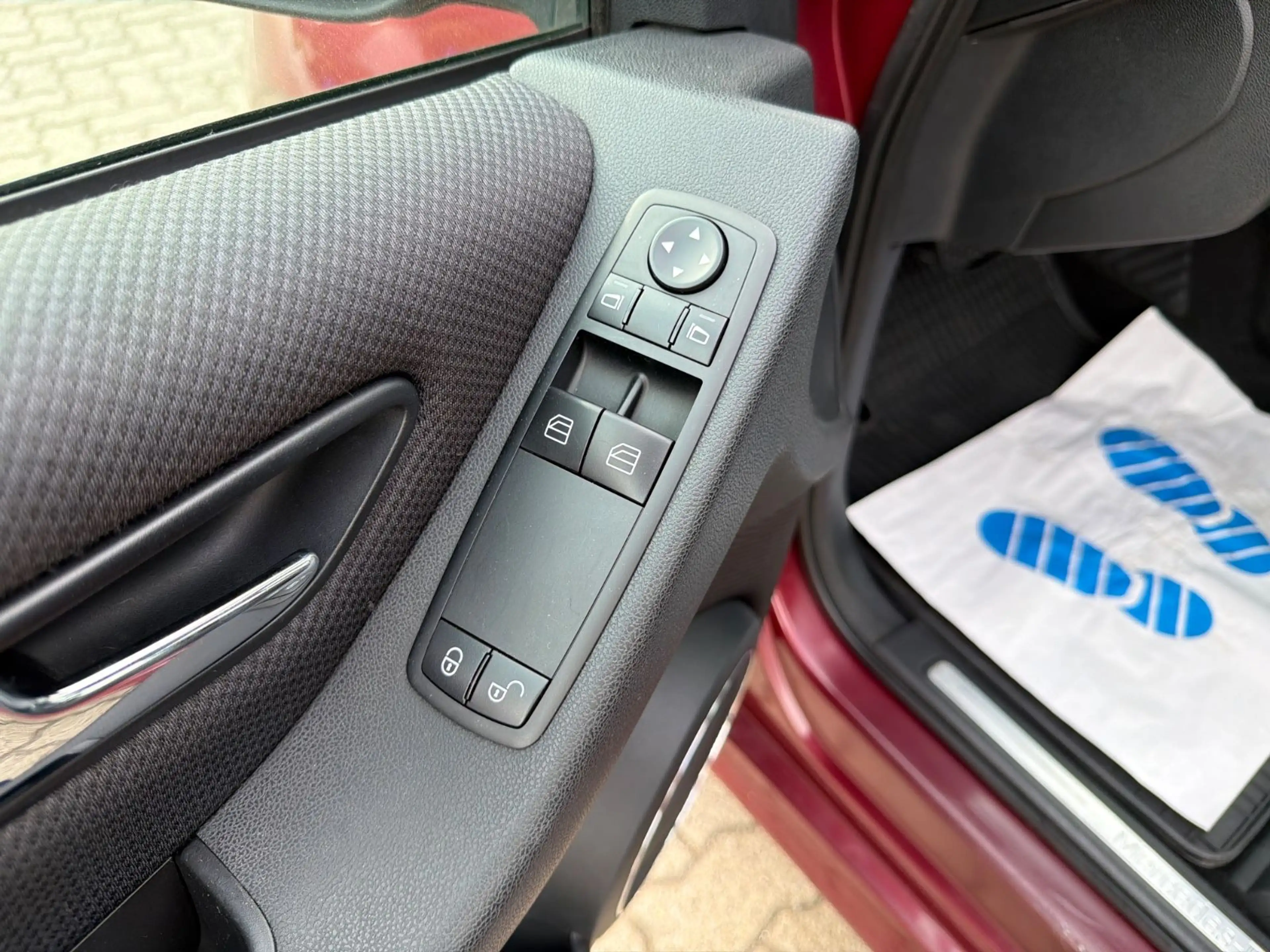 Mercedes-Benz B 200 AHK/TEMP/SHZ — photo 15