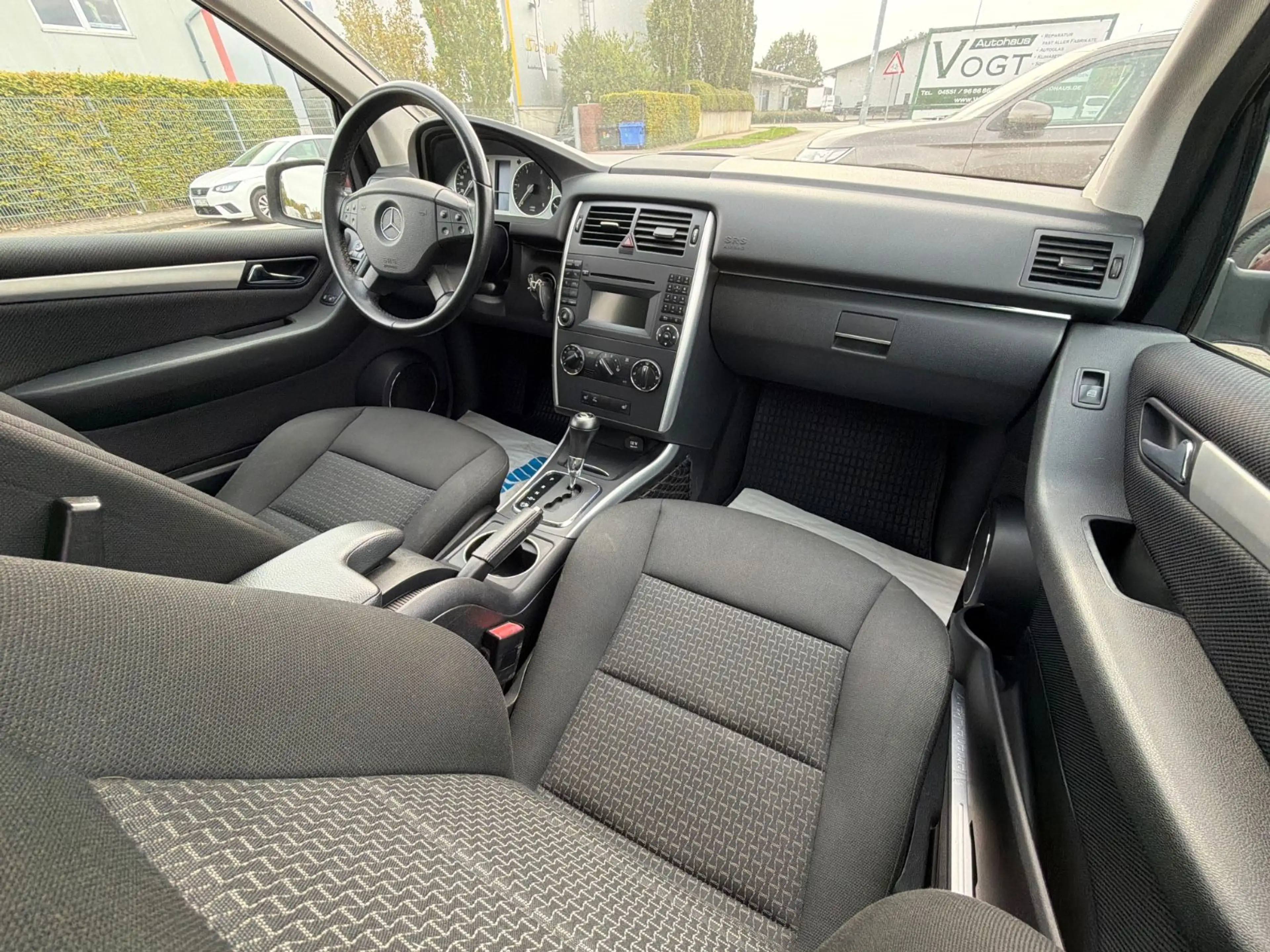 Mercedes-Benz B 200 AHK/TEMP/SHZ — photo 12