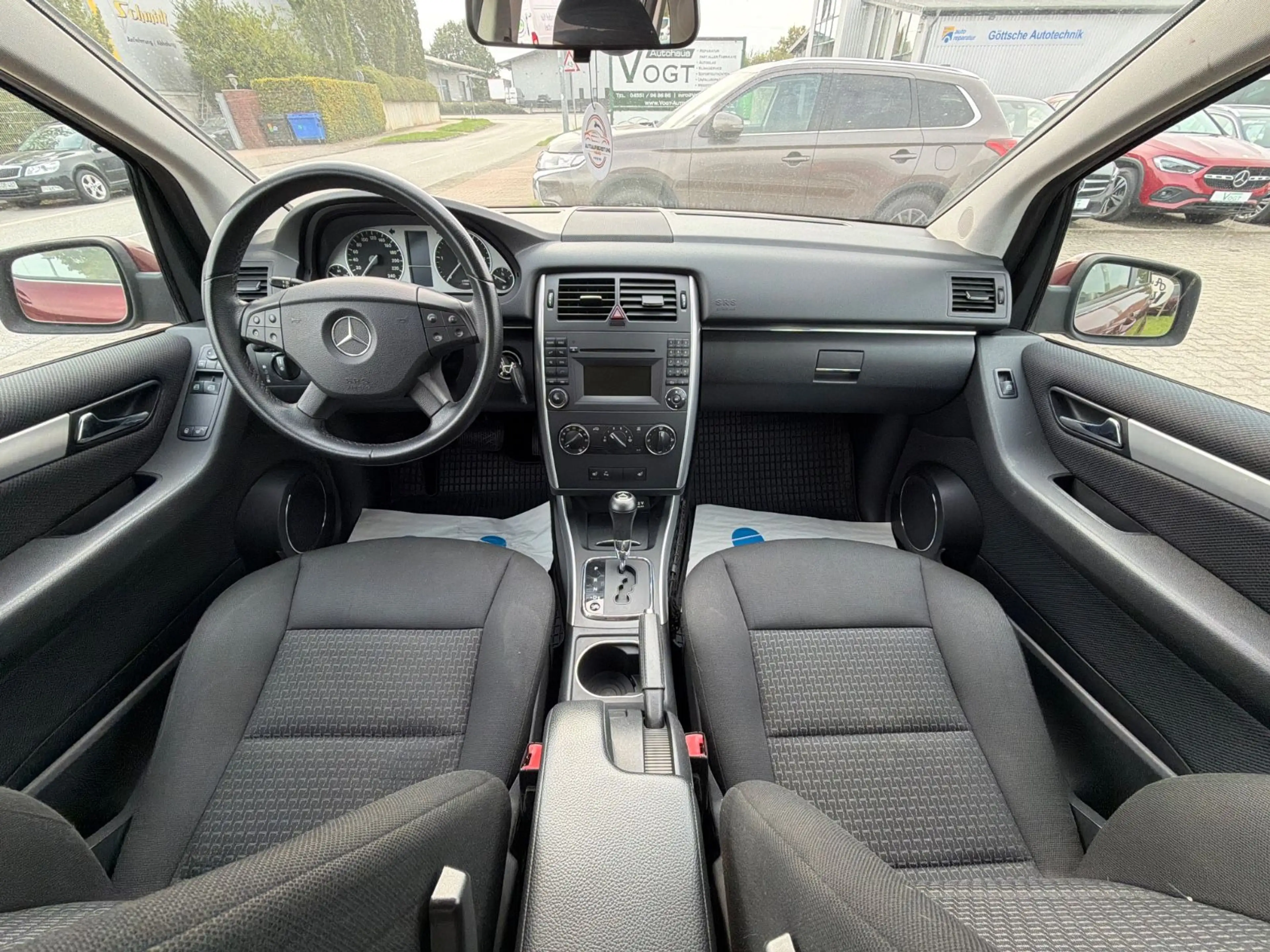 Mercedes-Benz B 200 AHK/TEMP/SHZ — photo 11