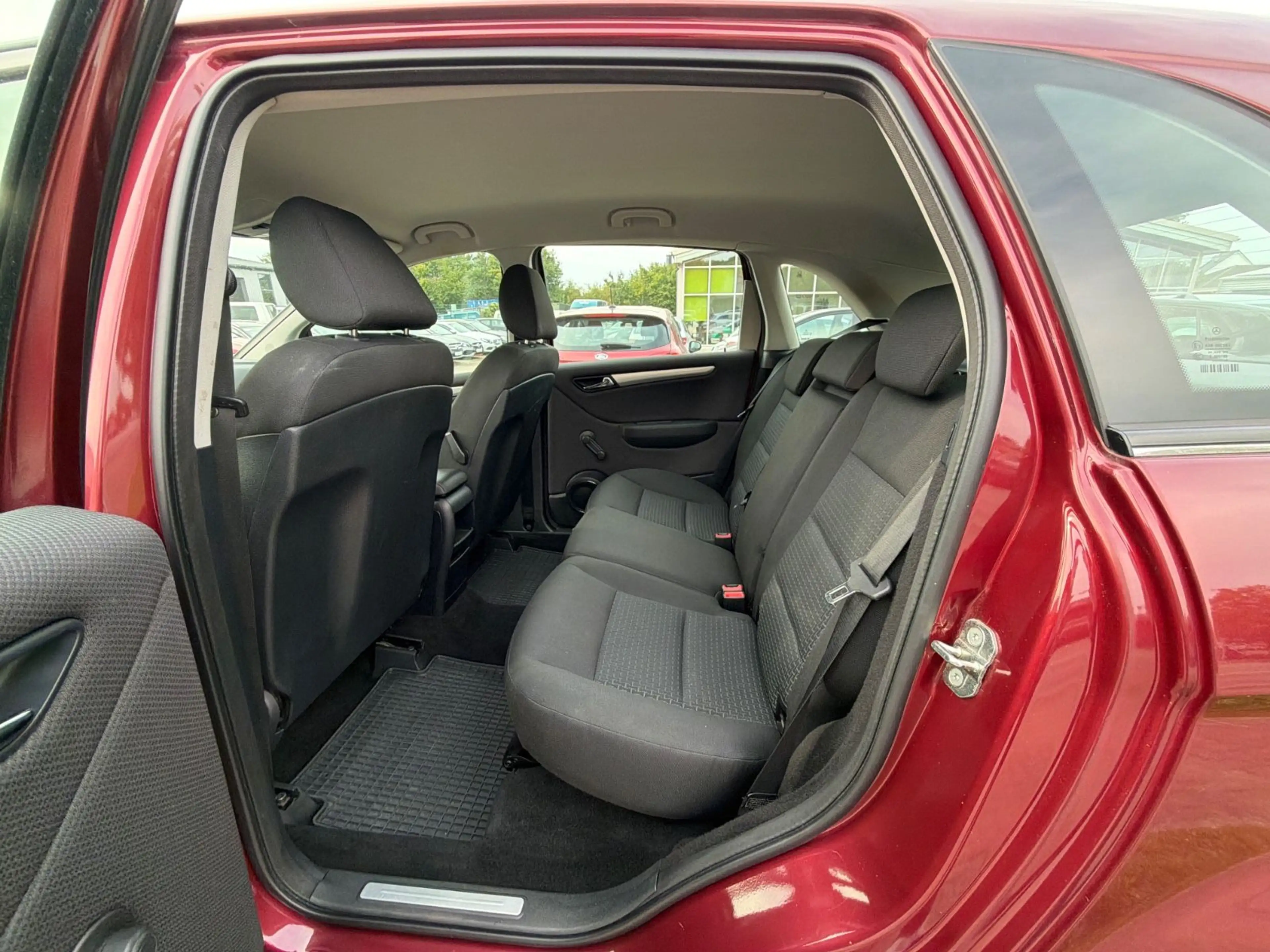Mercedes-Benz B 200 AHK/TEMP/SHZ — photo 10