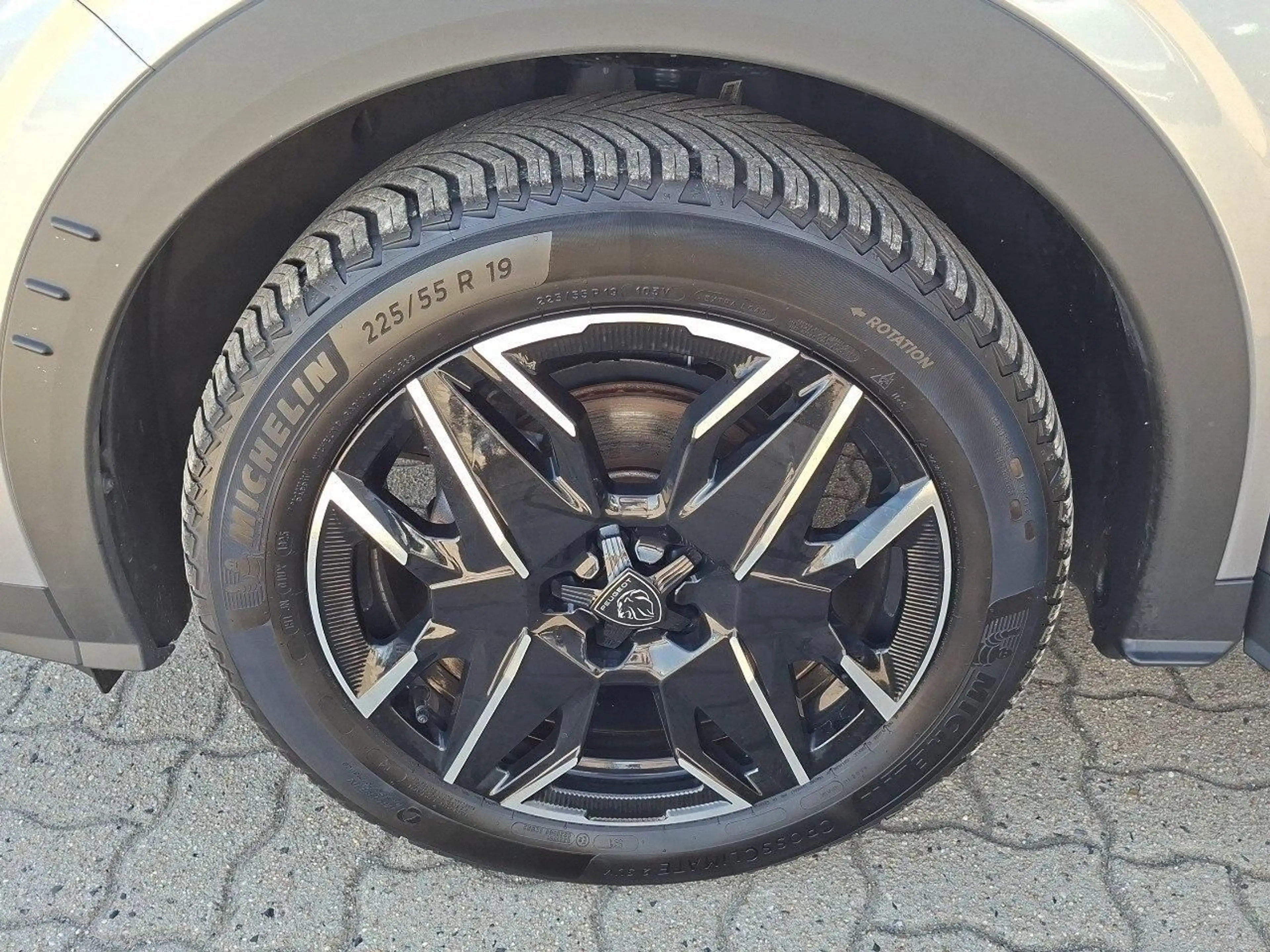 Peugeot 3008 GT, Hybrid 145 E-DCS6,SHZ, Matrix LED — photo 11