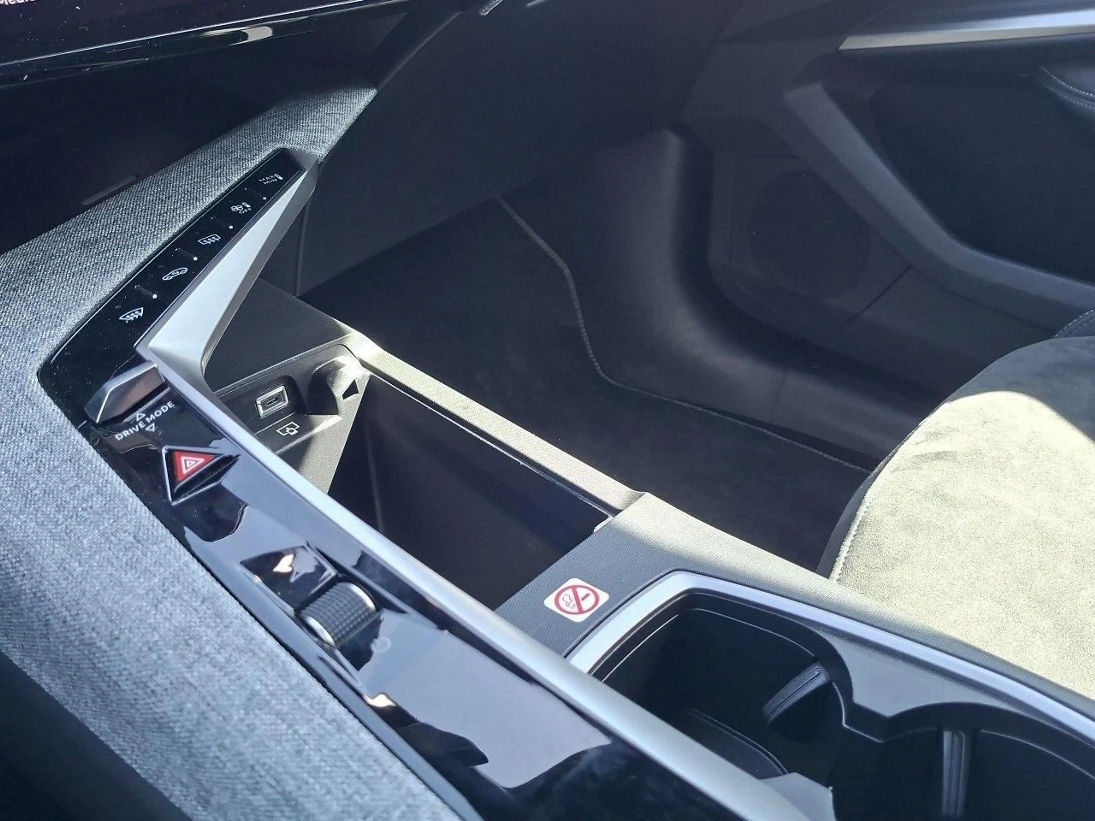 Peugeot 3008 GT, Hybrid 145 E-DCS6,SHZ, Matrix LED — photo 14