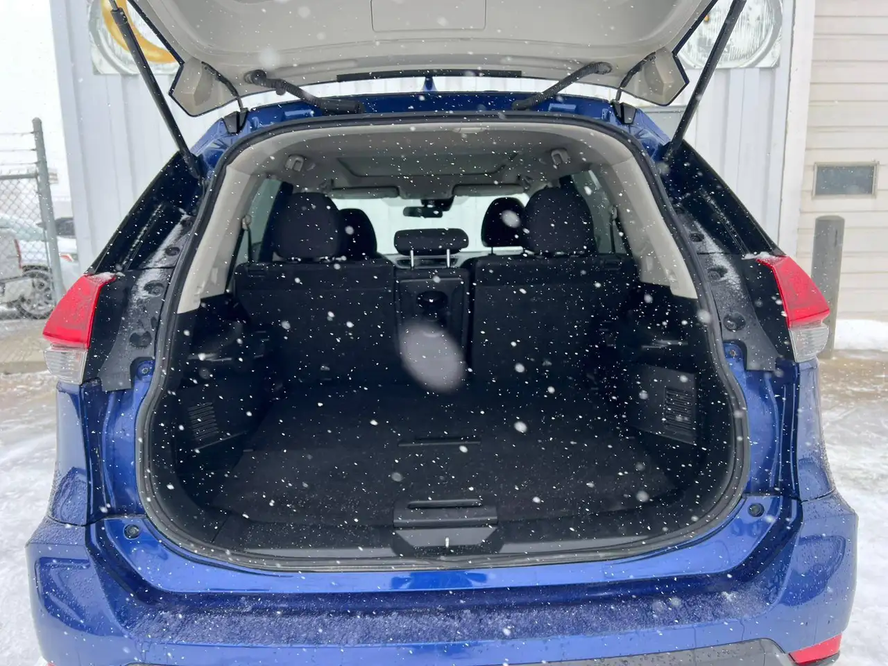 Nissan Rogue снимка Nissan Rogue
