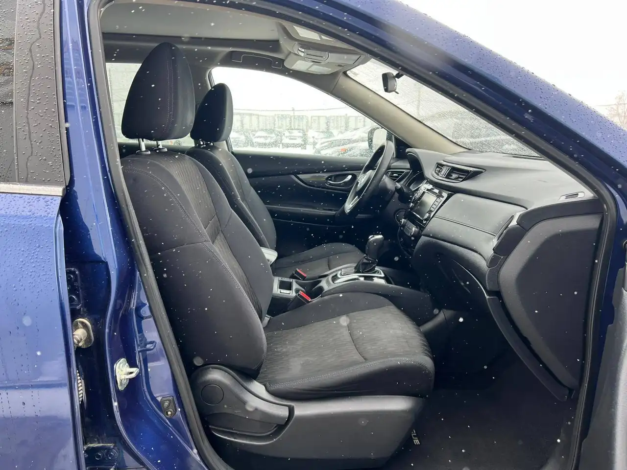 Nissan Rogue снимка Nissan Rogue