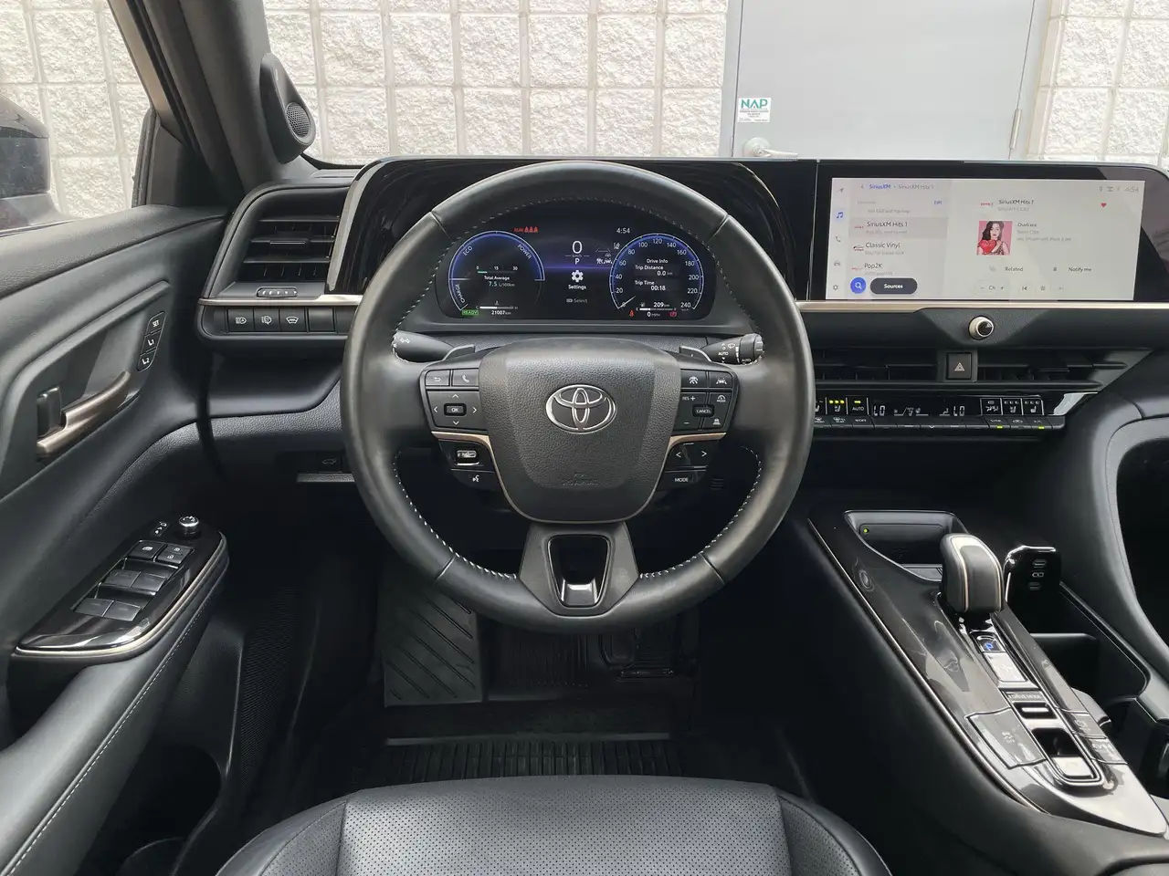 Toyota Crown снимка Toyota Crown
