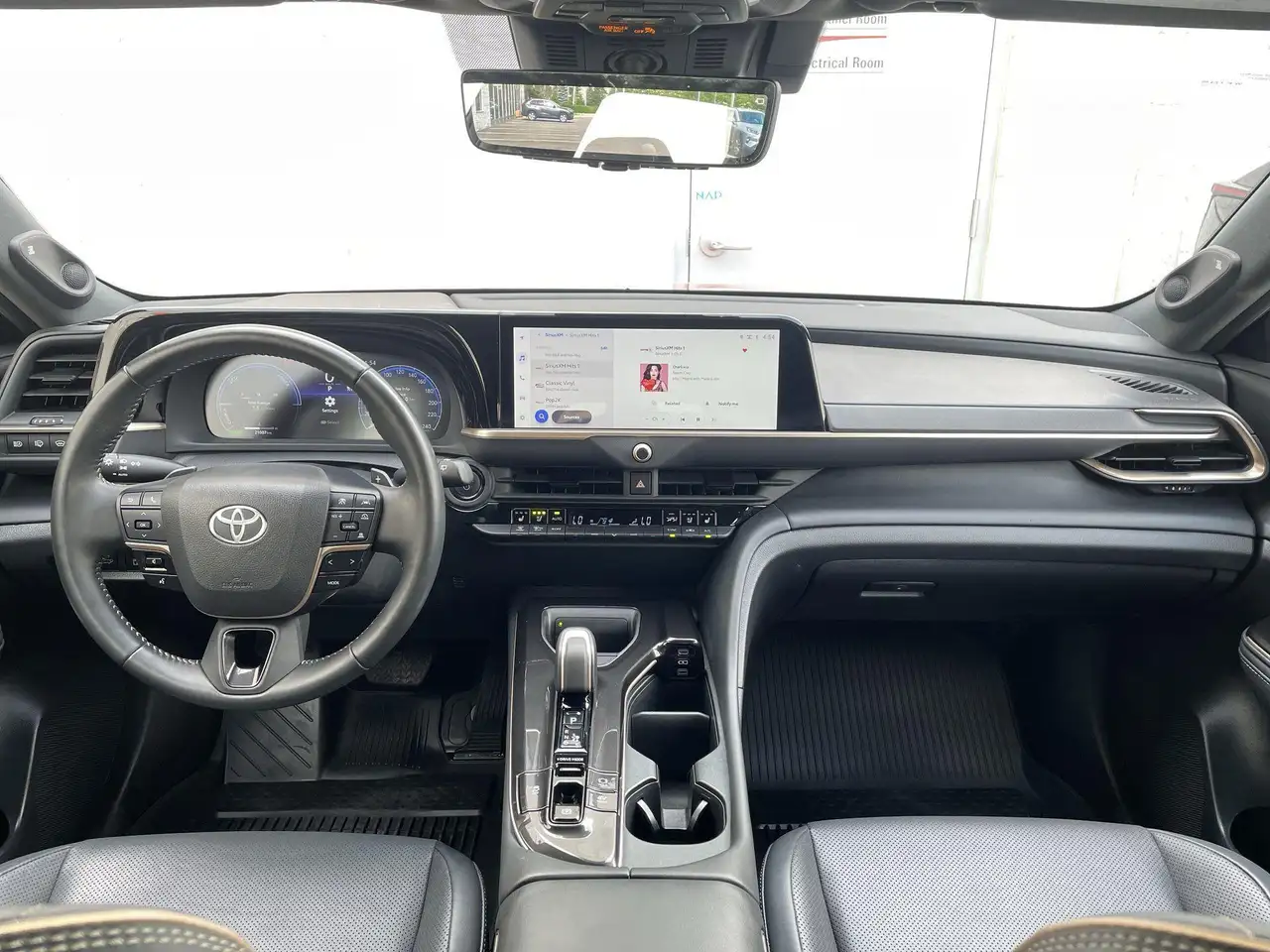 Toyota Crown снимка Toyota Crown