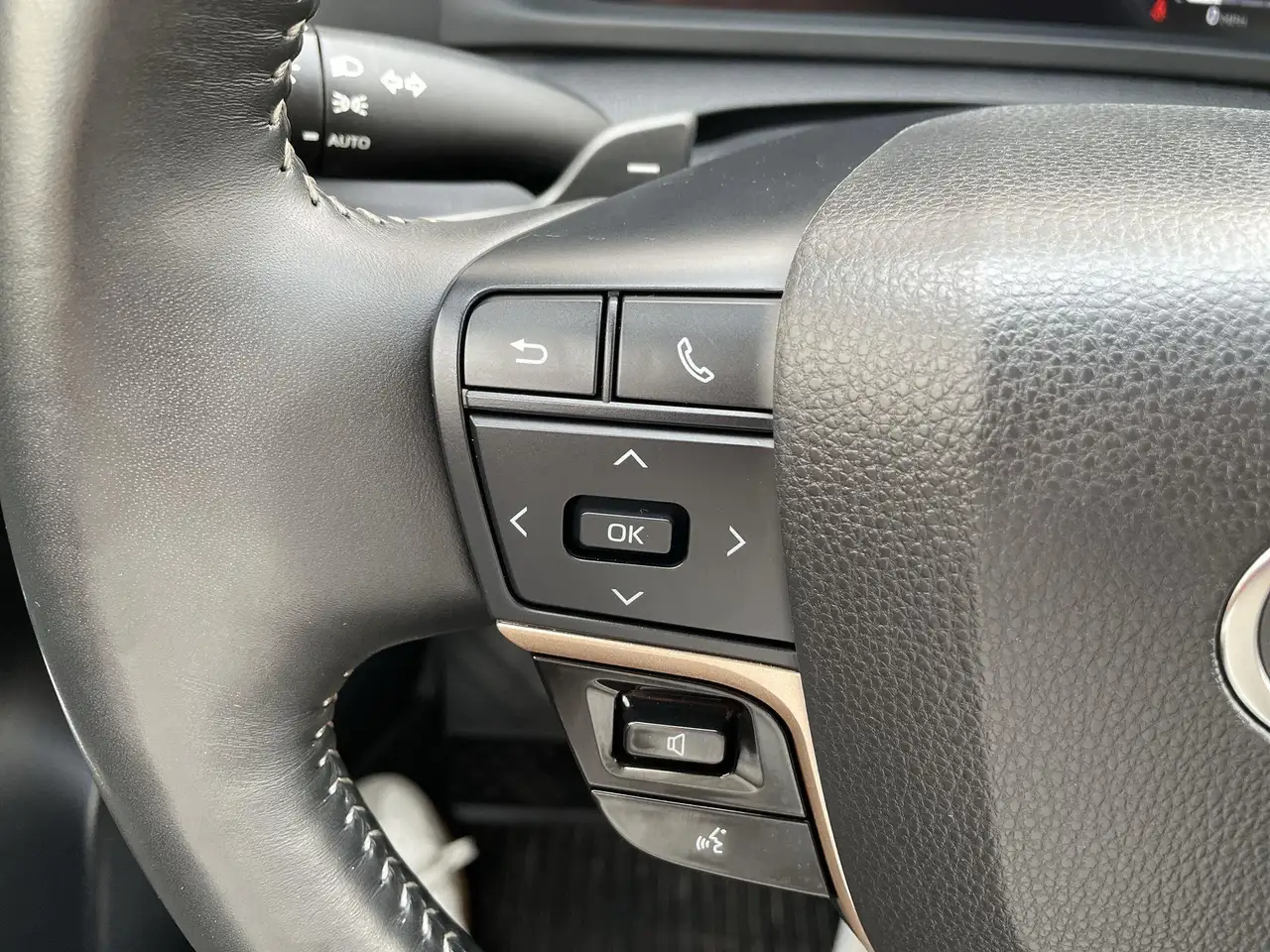 Toyota Crown снимка Toyota Crown