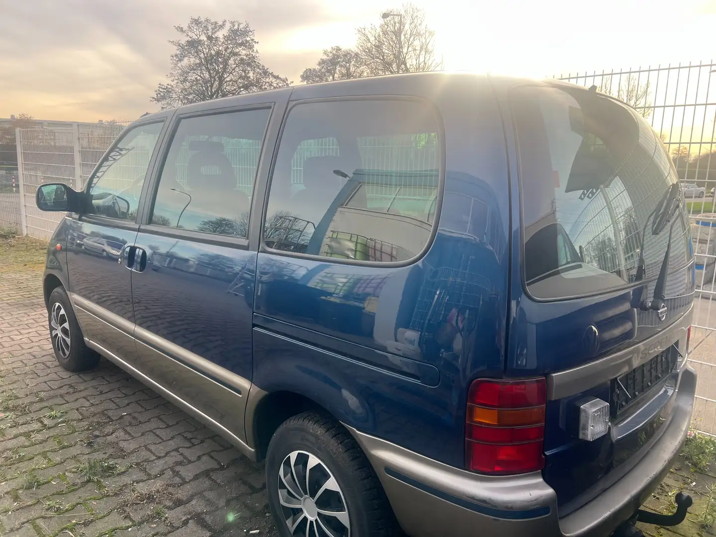 Nissan Serena Serena 1.6 LX Szary - 1