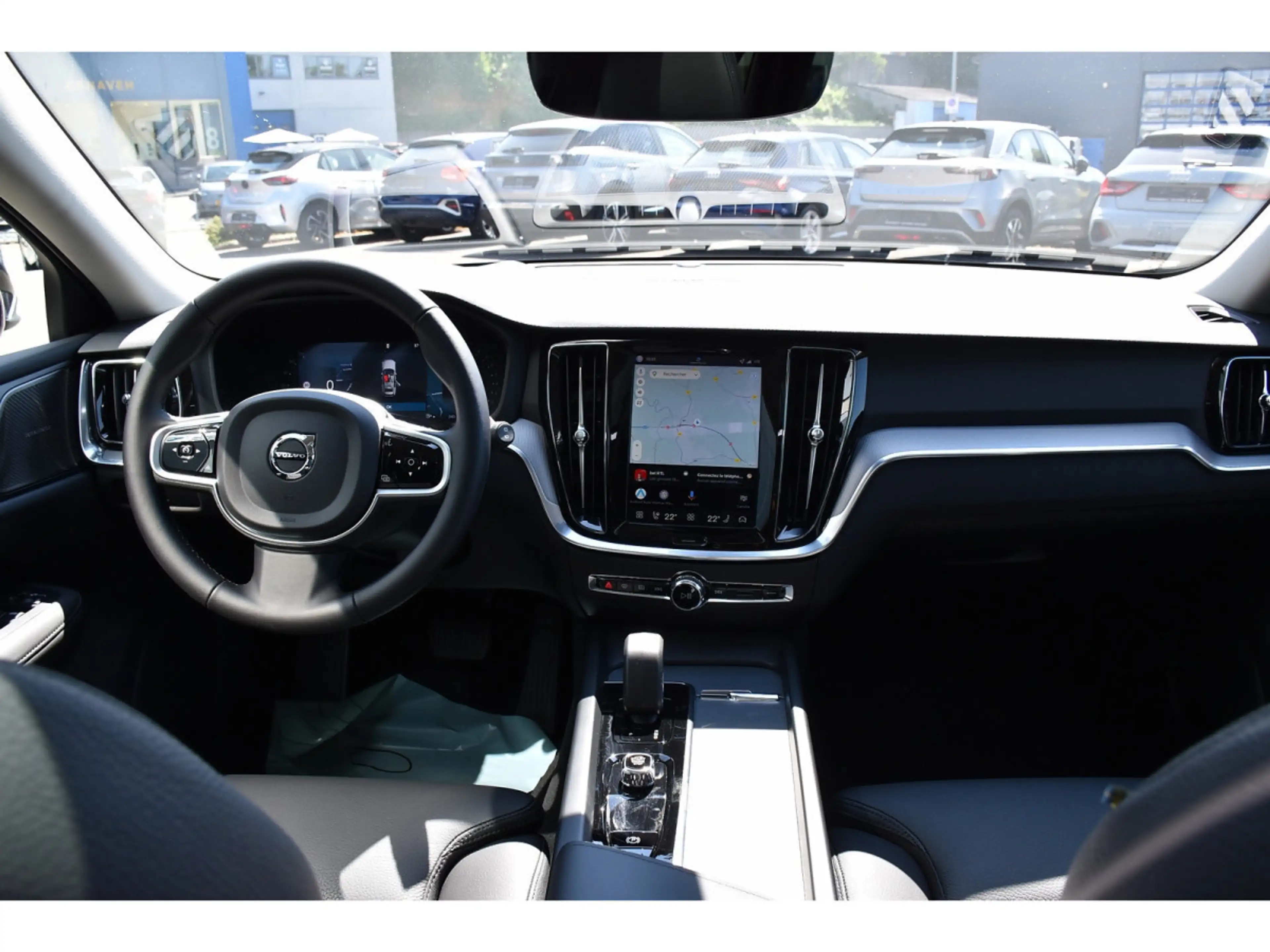 Volvo V60 2.0 B4 Plus Dark Gear. PANO CUIR MEM CAM360 HARMAN — photo 10