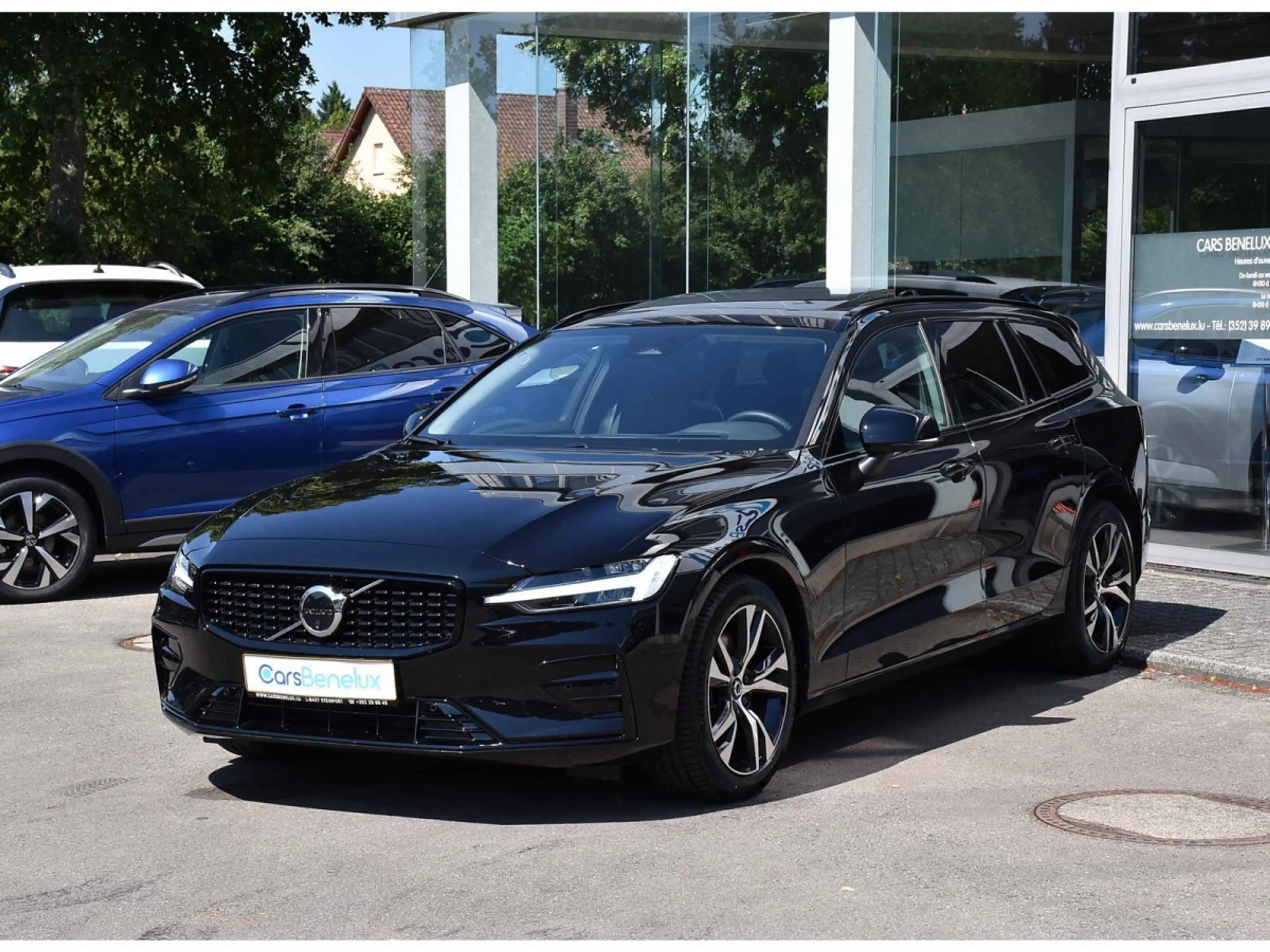 Volvo V60 2.0 B4 Plus Dark Gear. PANO CUIR MEM CAM360 HARMAN — photo 2