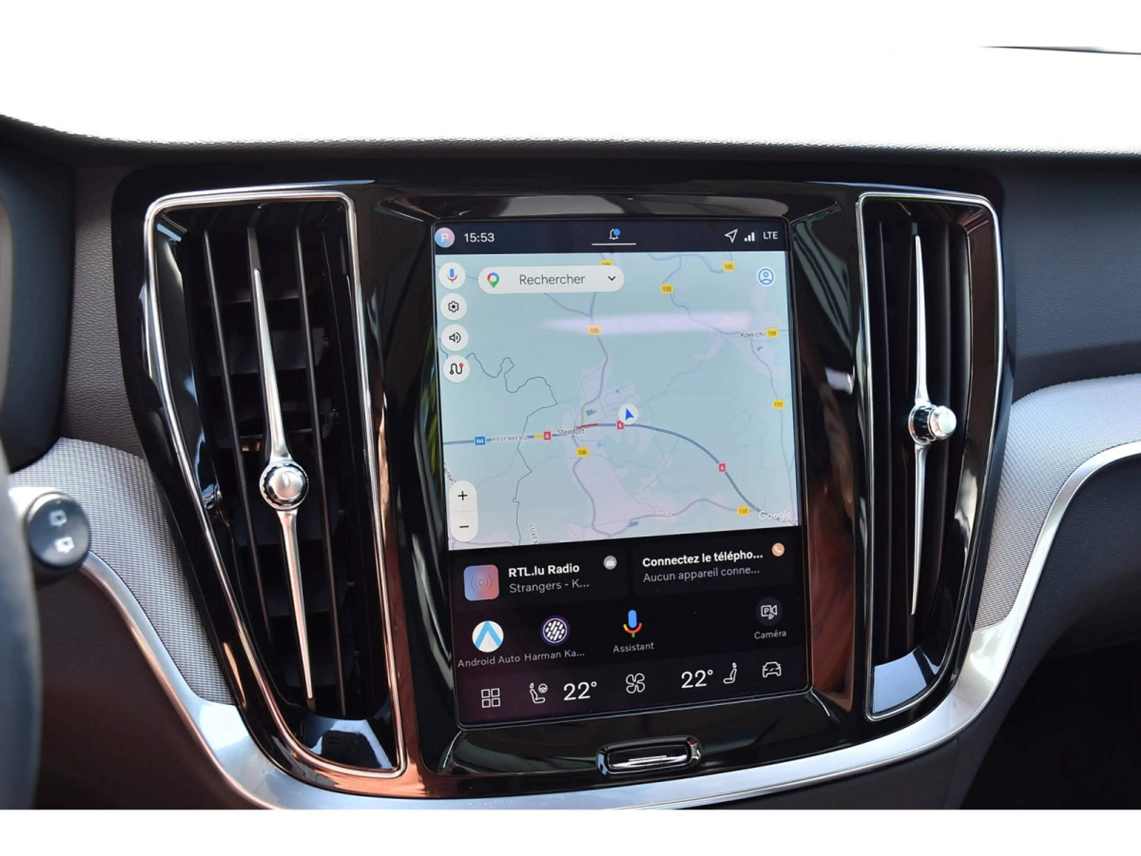 Volvo V60 2.0 B4 Plus Dark Gear. PANO CUIR MEM CAM360 HARMAN — photo 11