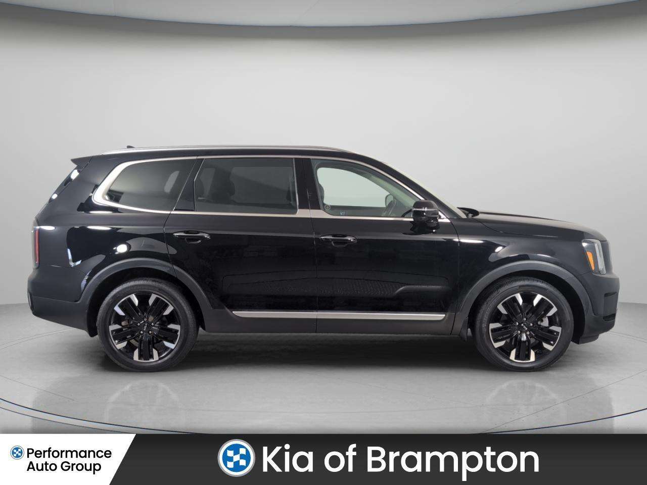 2025 Kia Telluride Sx Awd 8 Passenger Leather Roof Navi Low kms WOW! — снимка 1