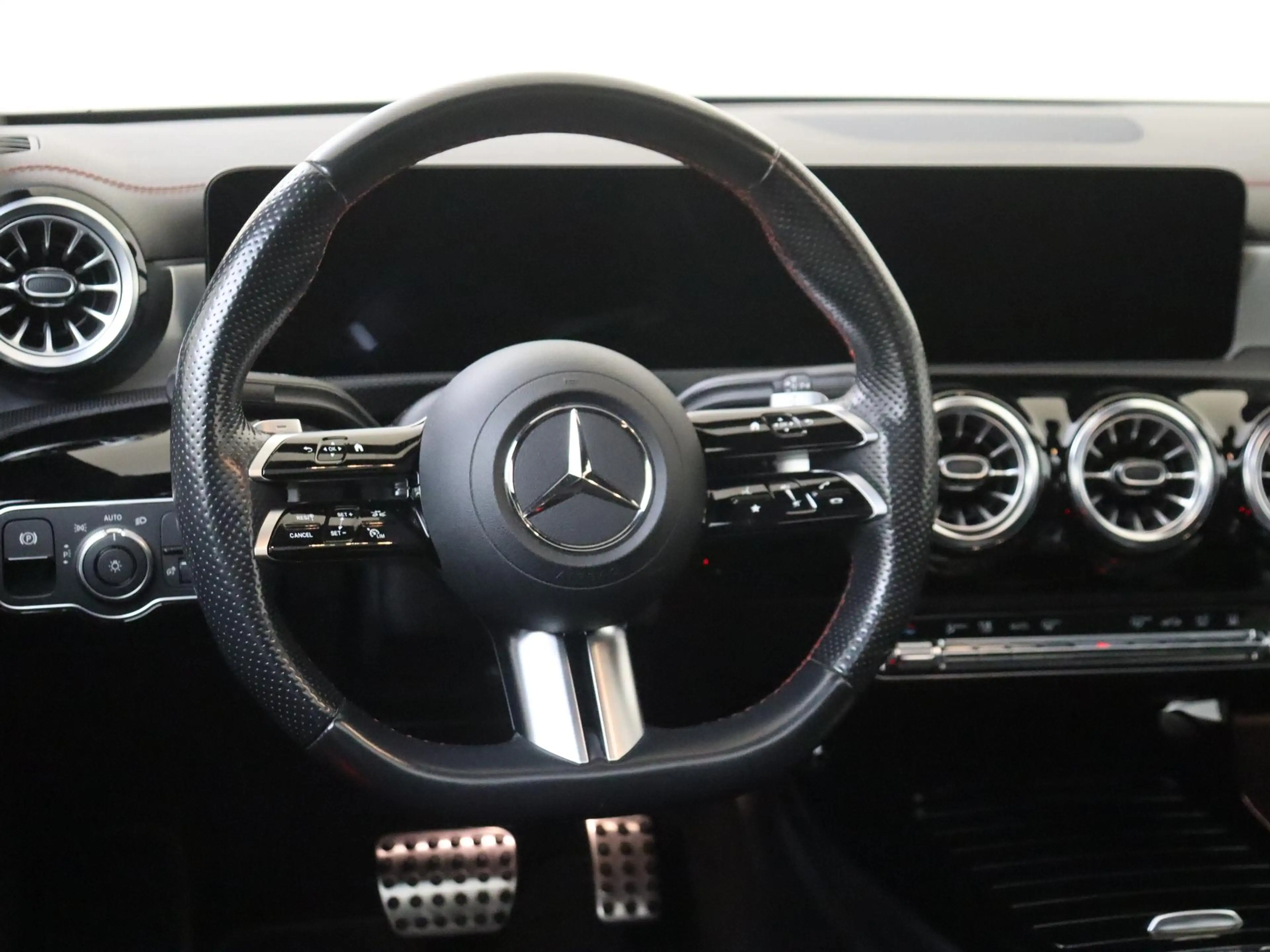 Mercedes-Benz CLA 250 e AMG Line Facelift /Panoramadak /Night-Pakket /19 — photo 13