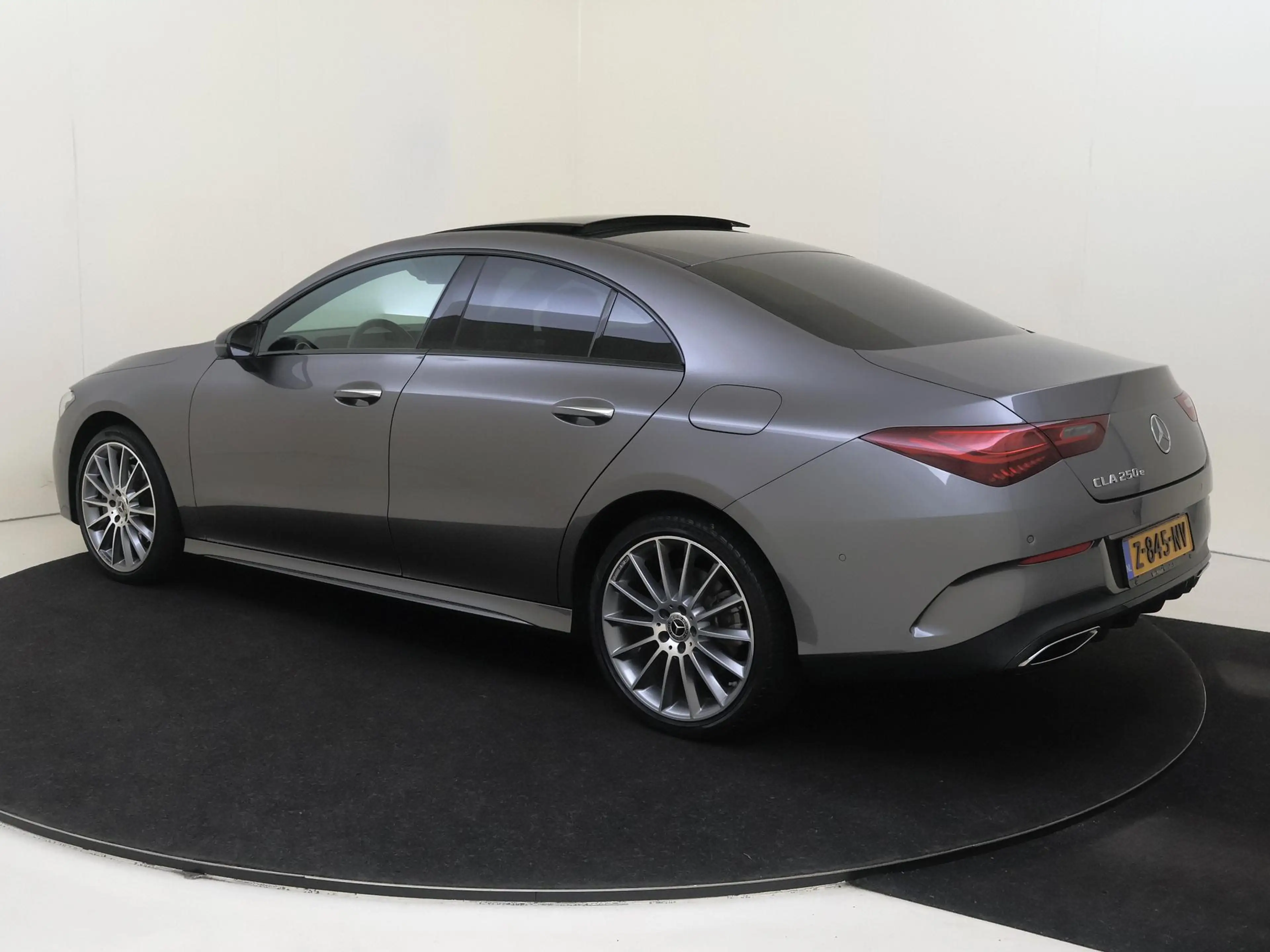 Mercedes-Benz CLA 250 e AMG Line Facelift /Panoramadak /Night-Pakket /19 — photo 6