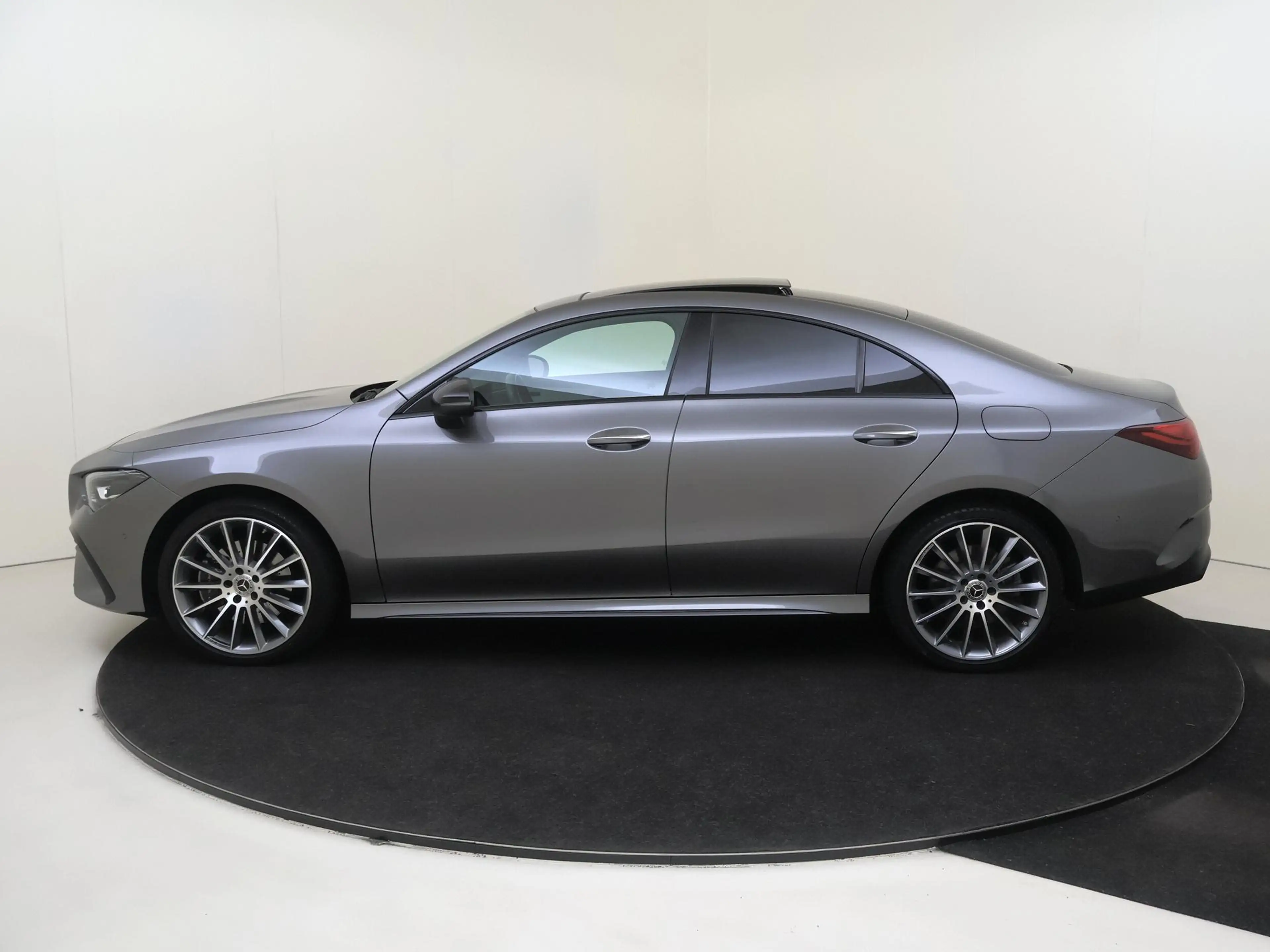 Mercedes-Benz CLA 250 e AMG Line Facelift /Panoramadak /Night-Pakket /19 — photo 11