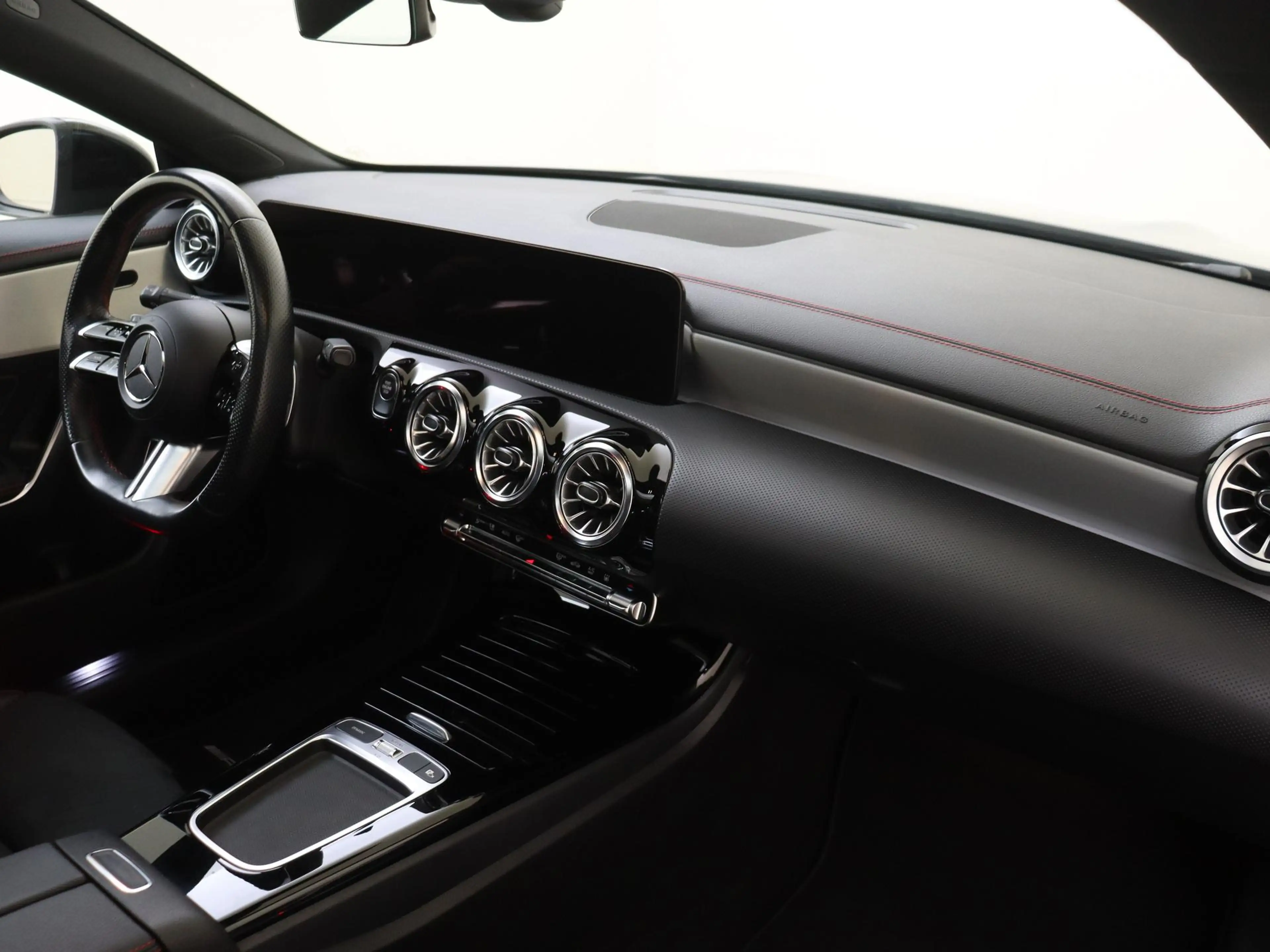 Mercedes-Benz CLA 250 e AMG Line Facelift /Panoramadak /Night-Pakket /19 — photo 4