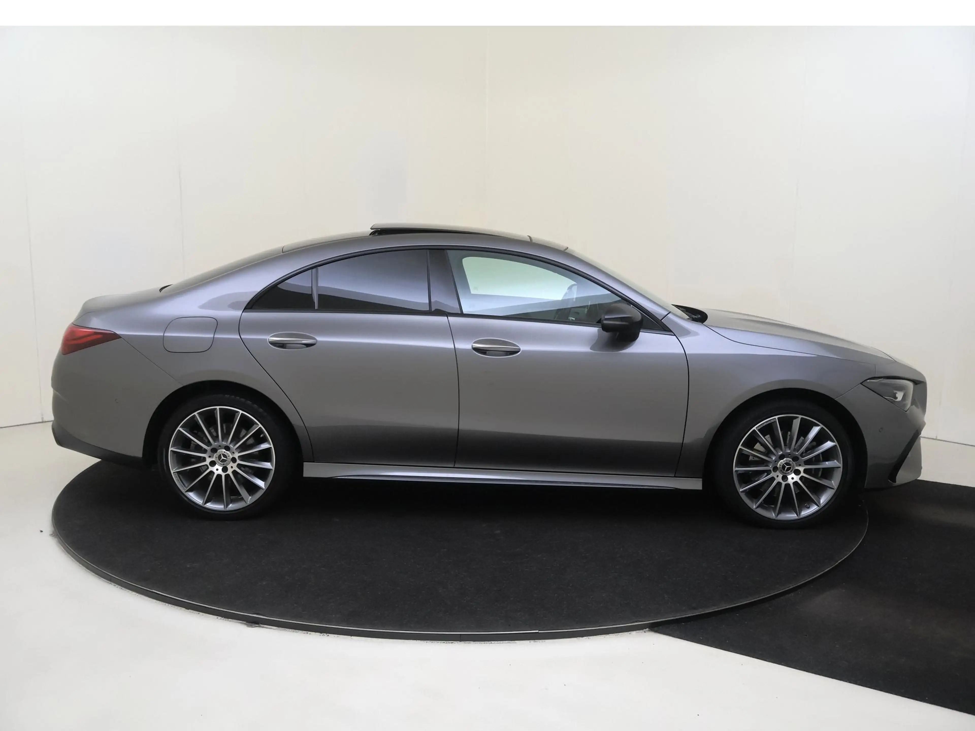 Mercedes-Benz CLA 250 e AMG Line Facelift /Panoramadak /Night-Pakket /19 — photo 12