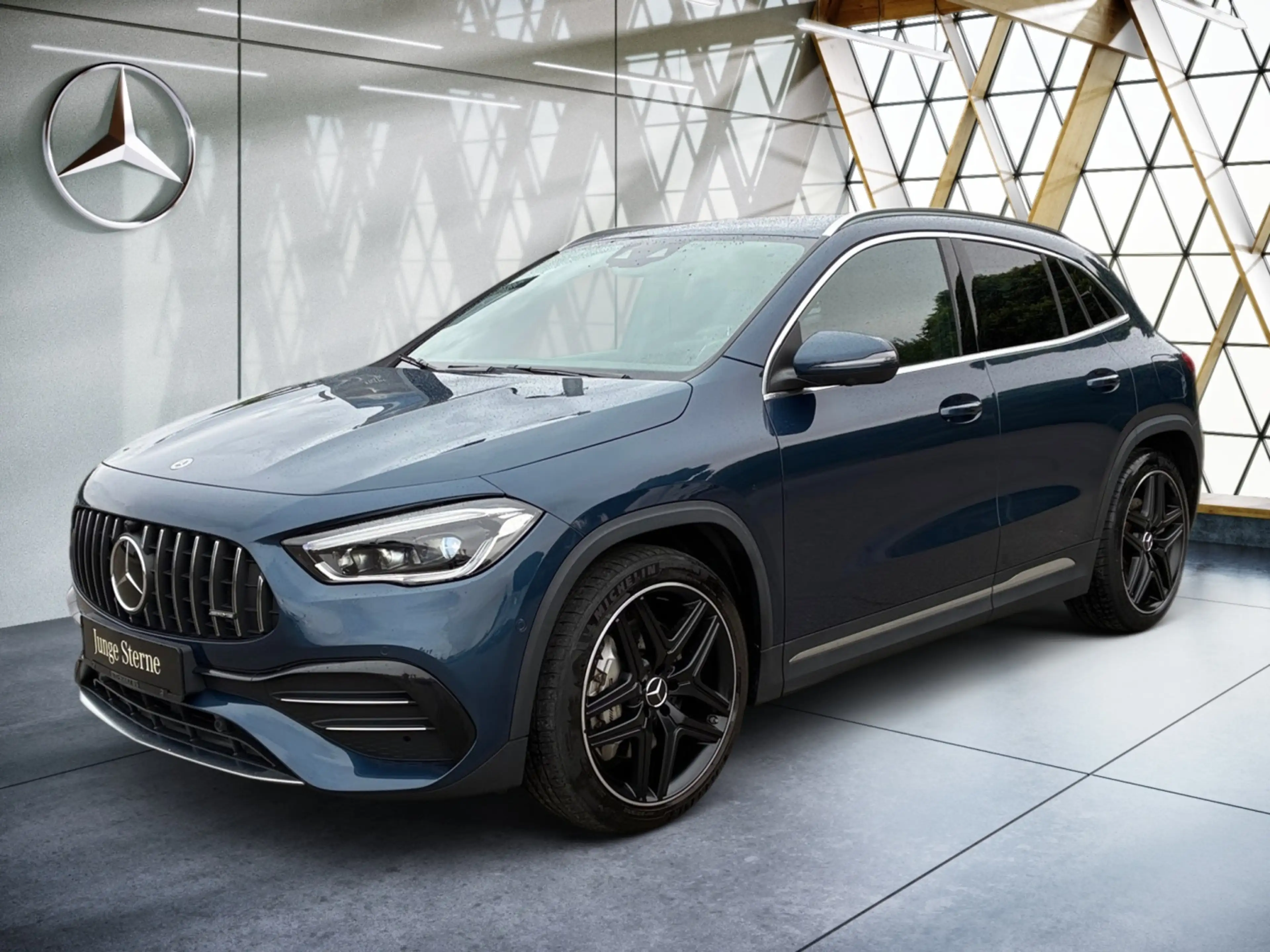 Mercedes-Benz GLA 35 AMG AMG GLA 35 4MATIC Multibeam*StandHz*360 — photo 3
